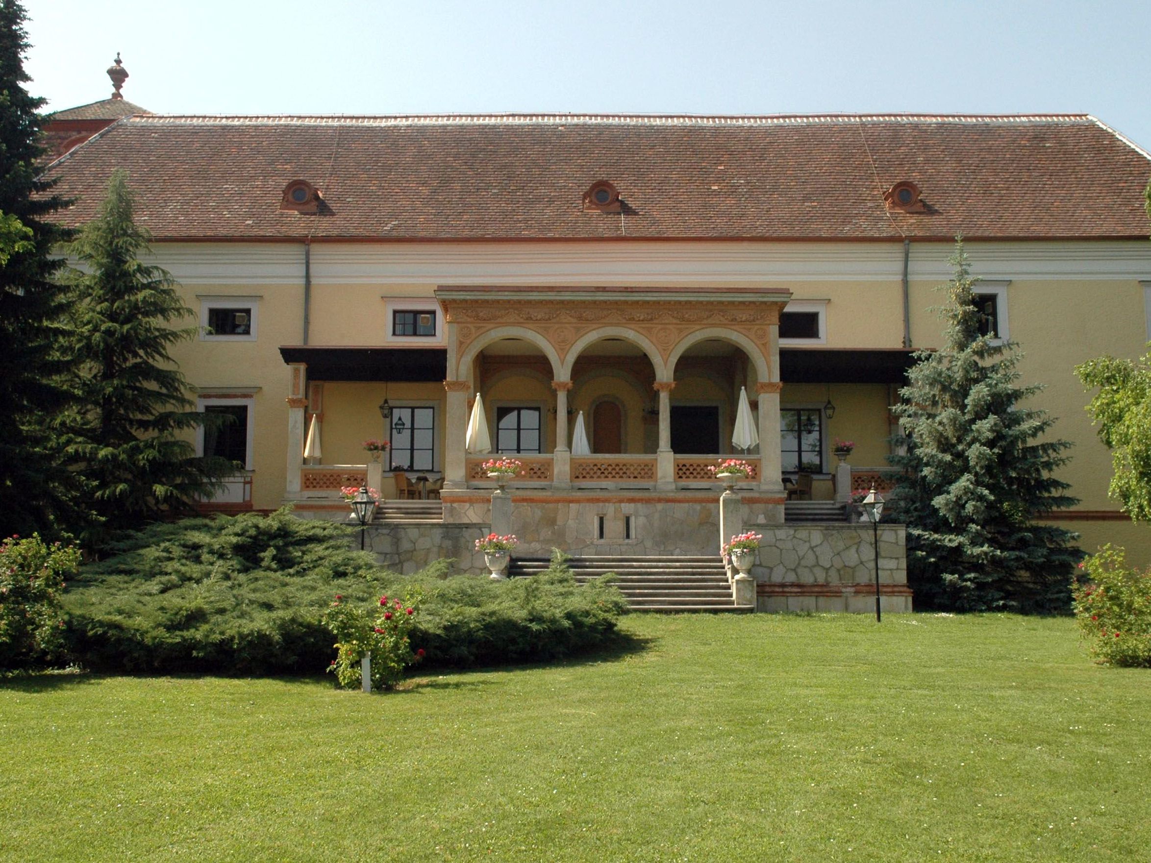 Das Hotel Schloss Weikersdorf soll geschlossen werden. Das Hotel Schloss Weikersdorf soll geschlossen werden.