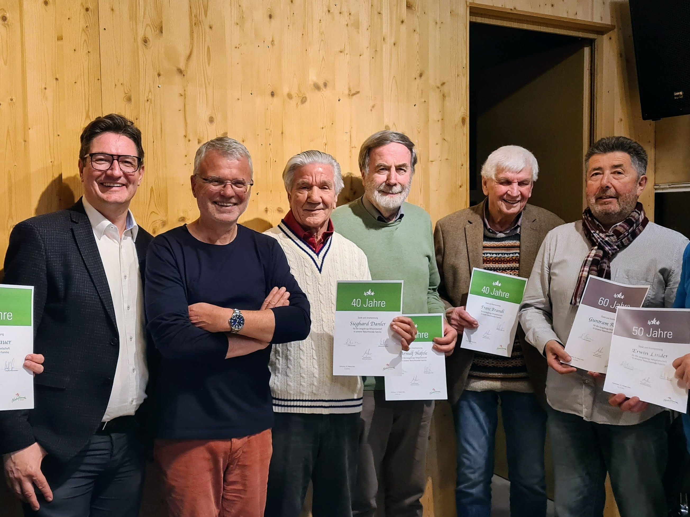 Ehrungen: (v.l.n.r) Helmut Bauer, Reinhold Einwallner, Gerhard Unterkofler, Sieghard Danler, Arnulf Häfele, Franz Brandl, Guntram Rüdisser, Erwin Linder