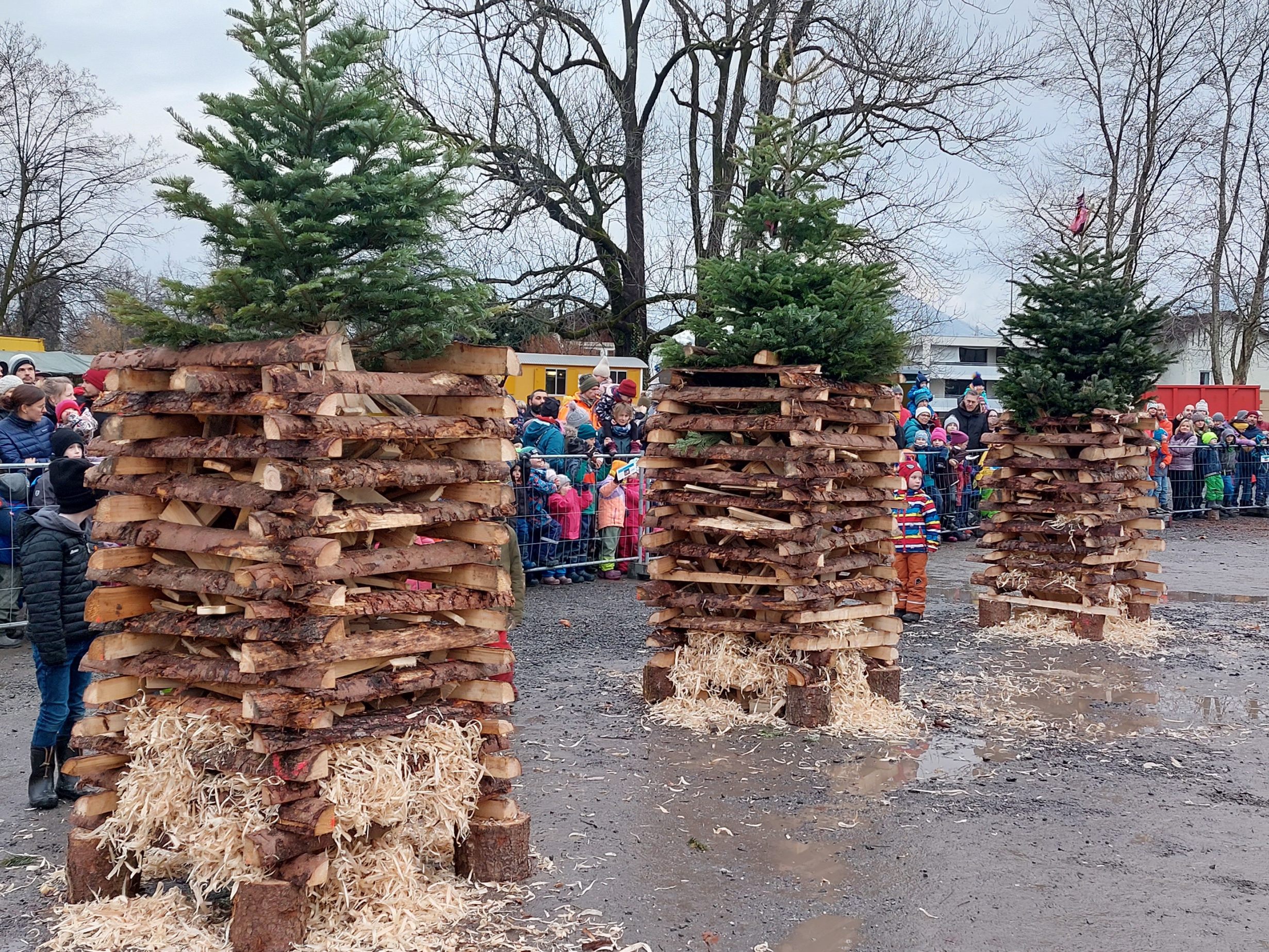 Schon längst Tradition: Gleich 3 Funkentürme für die