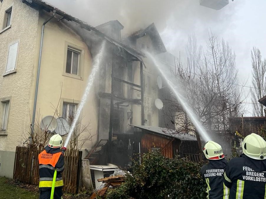 Großeinsatz der Feuerwehr in Bregenz unweit des Stadions.