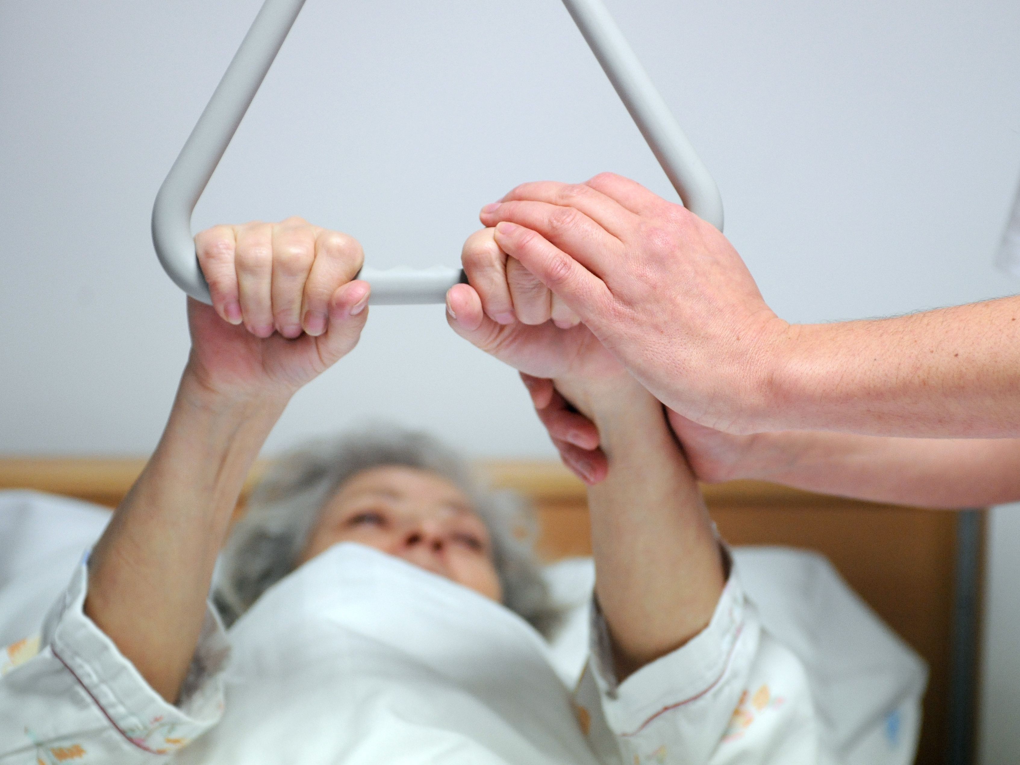 Pflege-Vertreter kritisieren die Fördererhöhung als zu niedrig. Pflege-Vertreter kritisieren die Fördererhöhung als zu niedrig.