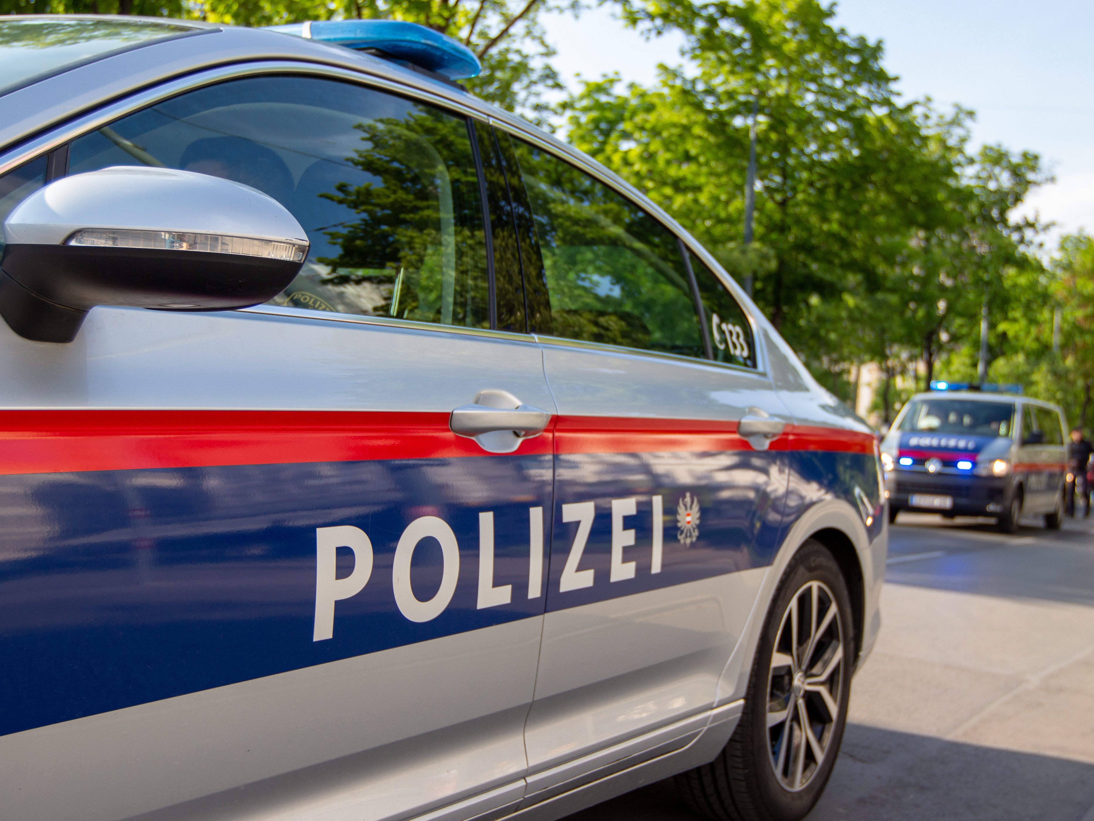 Eine Schülerin in Kärnten fand eine tote Frau mit Gesichtsverletzungen. Eine Schülerin in Kärnten fand eine tote Frau mit Gesichtsverletzungen.