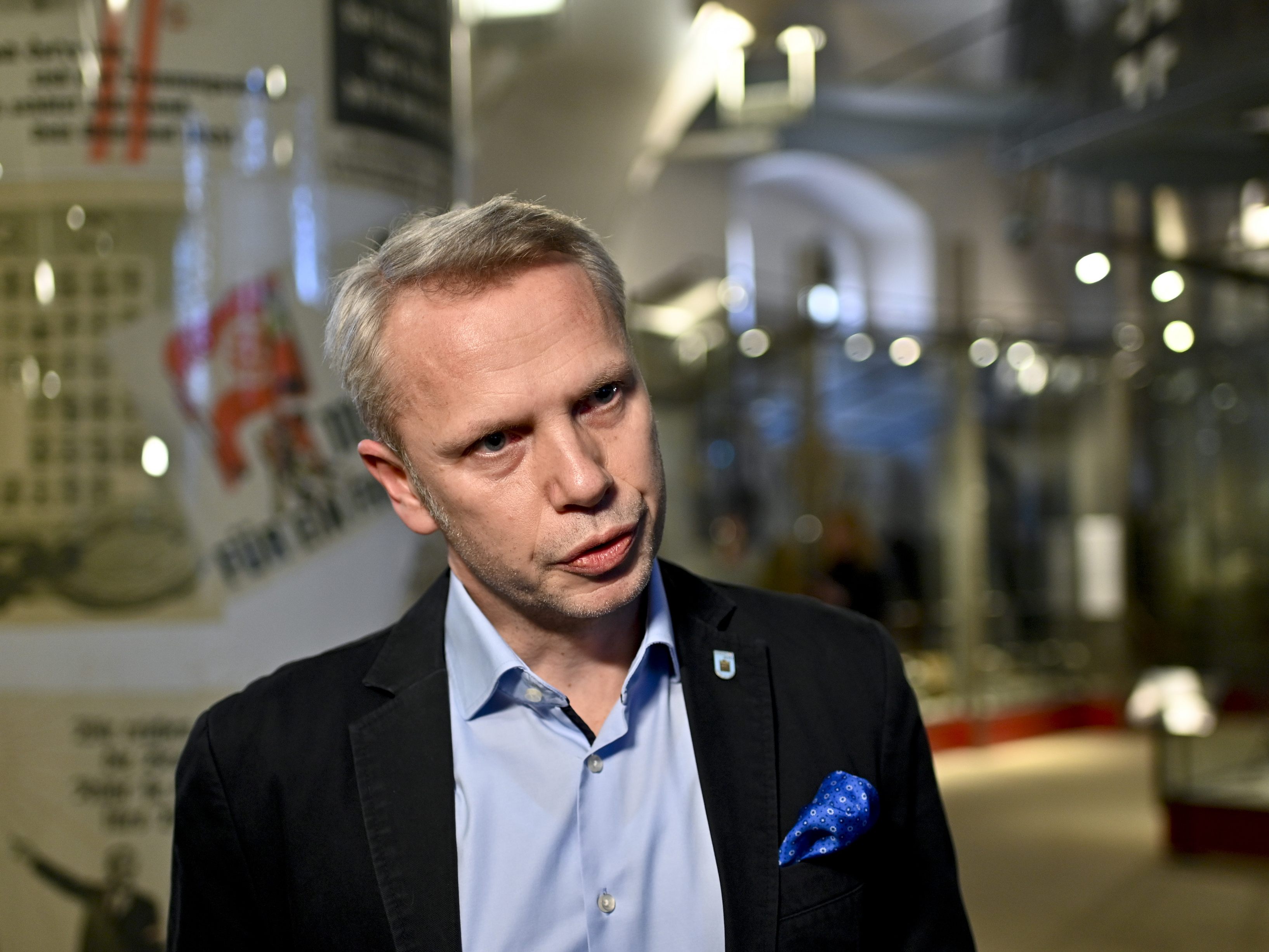 Kritik wurde zuletzt laut an der Ernennung von HGM-Direktor Christian Ortner zum Leiter des Instituts für Strategie und Sicherheitspolitik an der Landesverteidigungsakademie. Kritik wurde zuletzt laut an der Ernennung von HGM-Direktor Christian Ortner zum Leiter des Instituts für Strategie und Sicherheitspolitik an der Landesverteidigungsakademie.