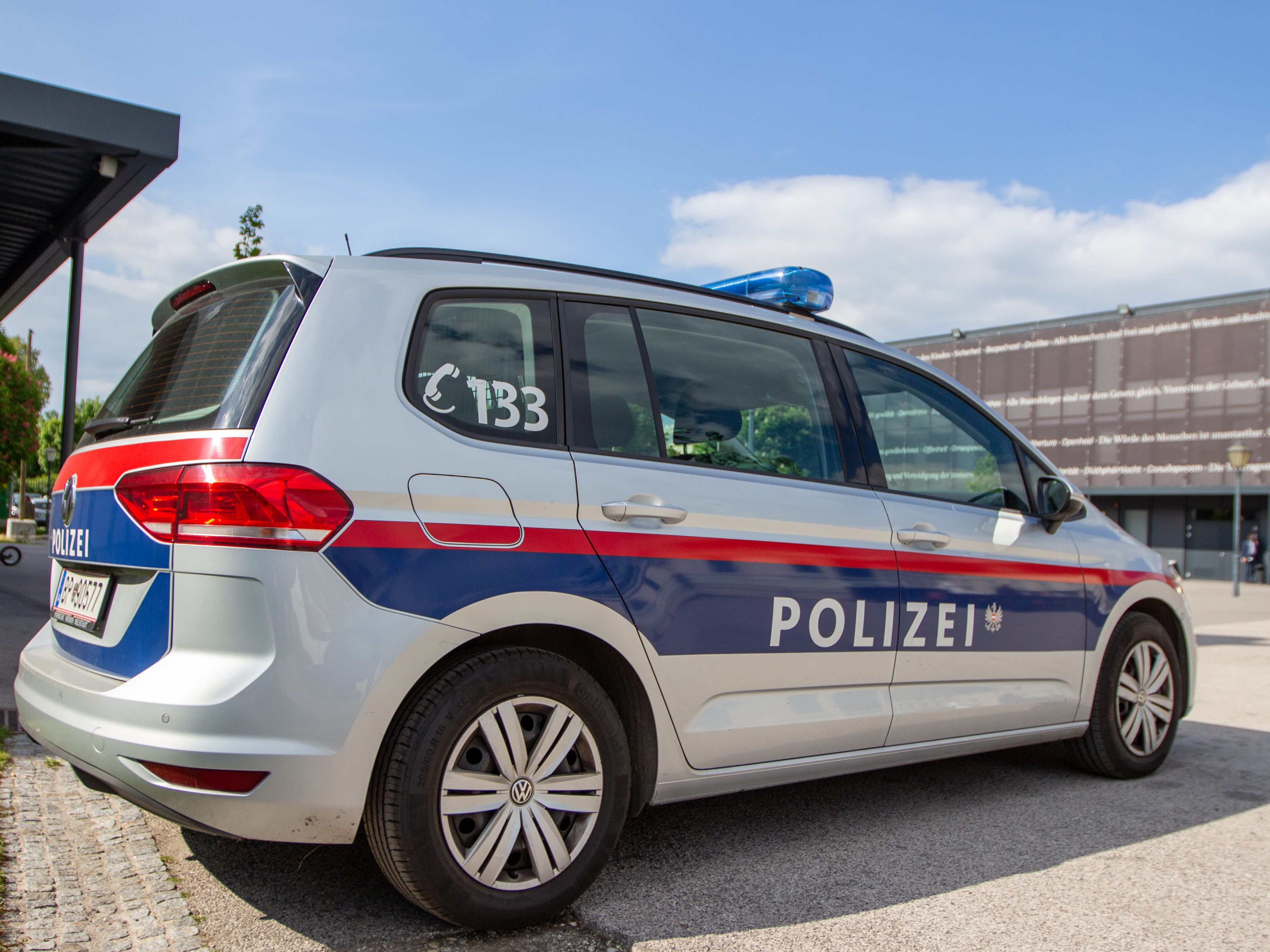 Ein 82-jähriger Vermisster in Niederösterreich konnte mittels Seil gerettet werden. Ein 82-jähriger Vermisster in Niederösterreich konnte mittels Seil gerettet werden.