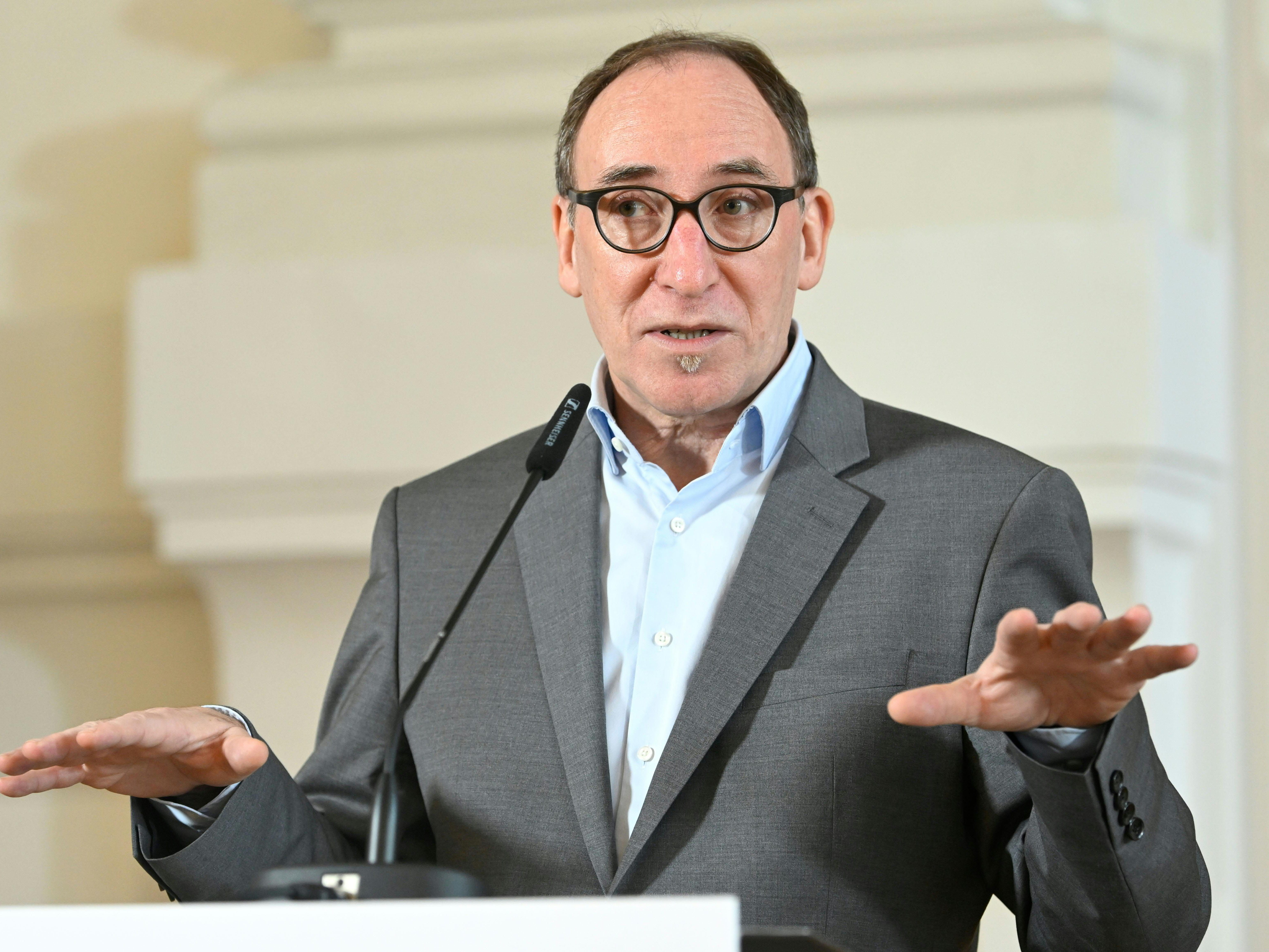 Gesundheitsminister Johannes Rauch (Grüne) ist gegen ein groß angelegtes Gipfeltreffen mit der Ärztekammer. Gesundheitsminister Johannes Rauch (Grüne) ist gegen ein groß angelegtes Gipfeltreffen mit der Ärztekammer.