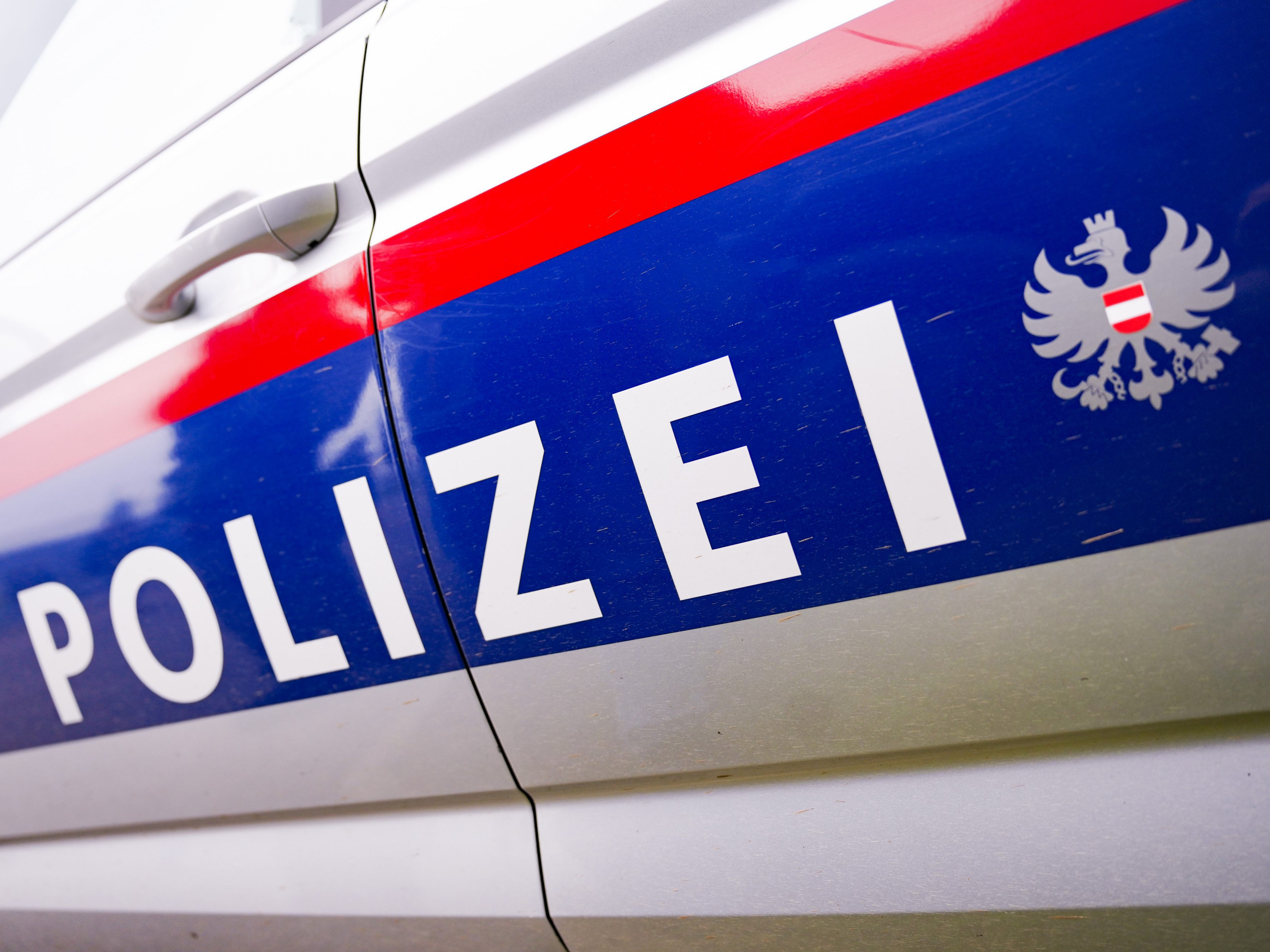 Eine Autofahrerin in OÖ konnte zwei falsche Polizisten entdecken,