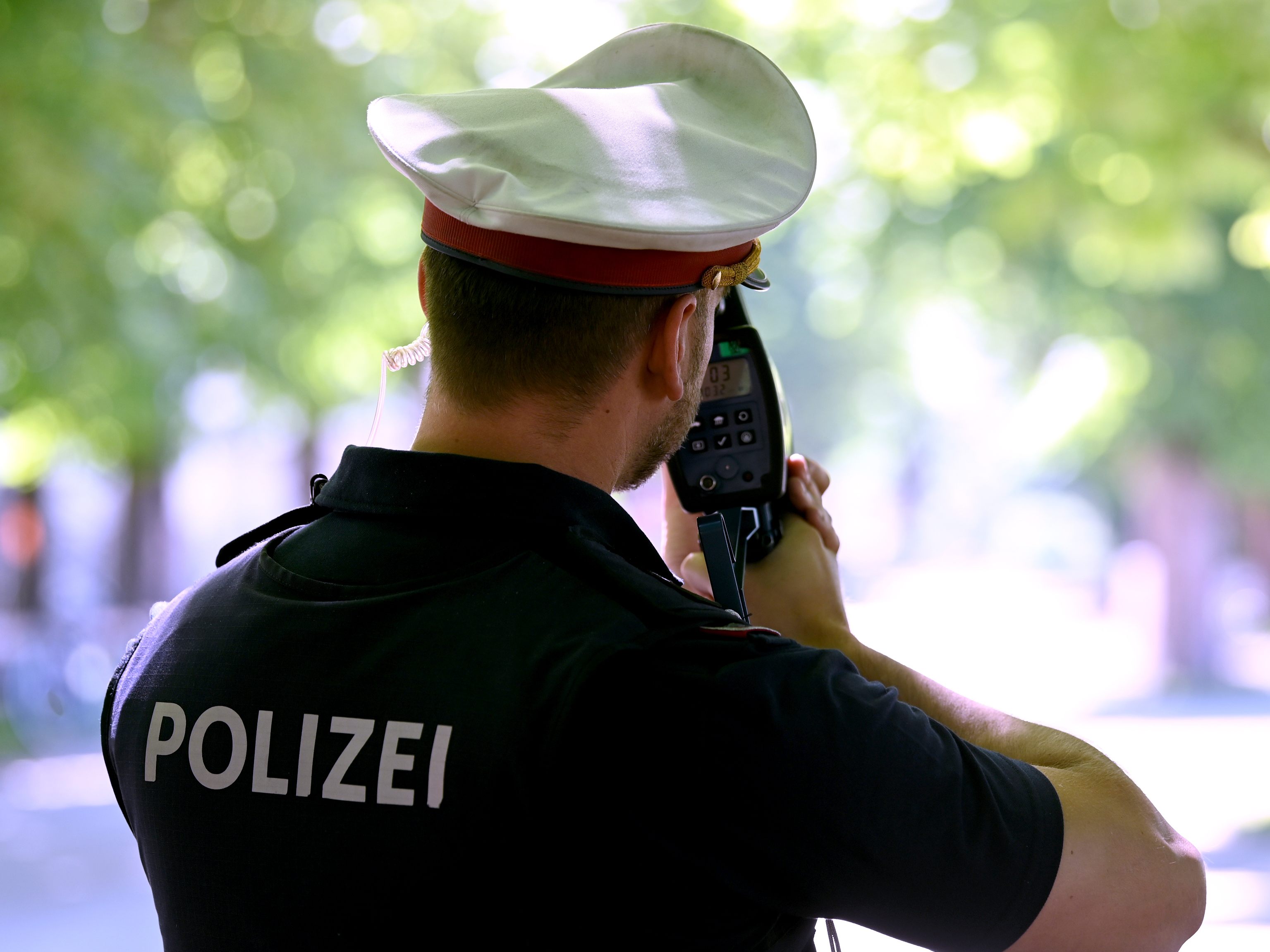 Ein Raser wurde mit 102 statt der erlaubten 30 km/h in Wien-Donaustadt erwischt.