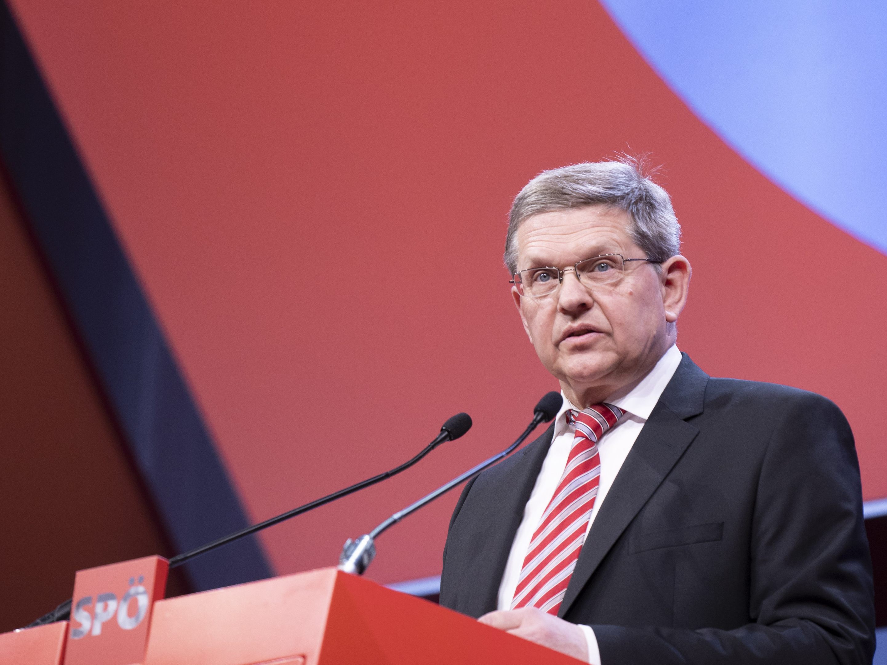 "Kickl muss Verträge mit Putin-Partei und Finanzen offenlegen" so Deutsch. "Kickl muss Verträge mit Putin-Partei und Finanzen offenlegen" so Deutsch.