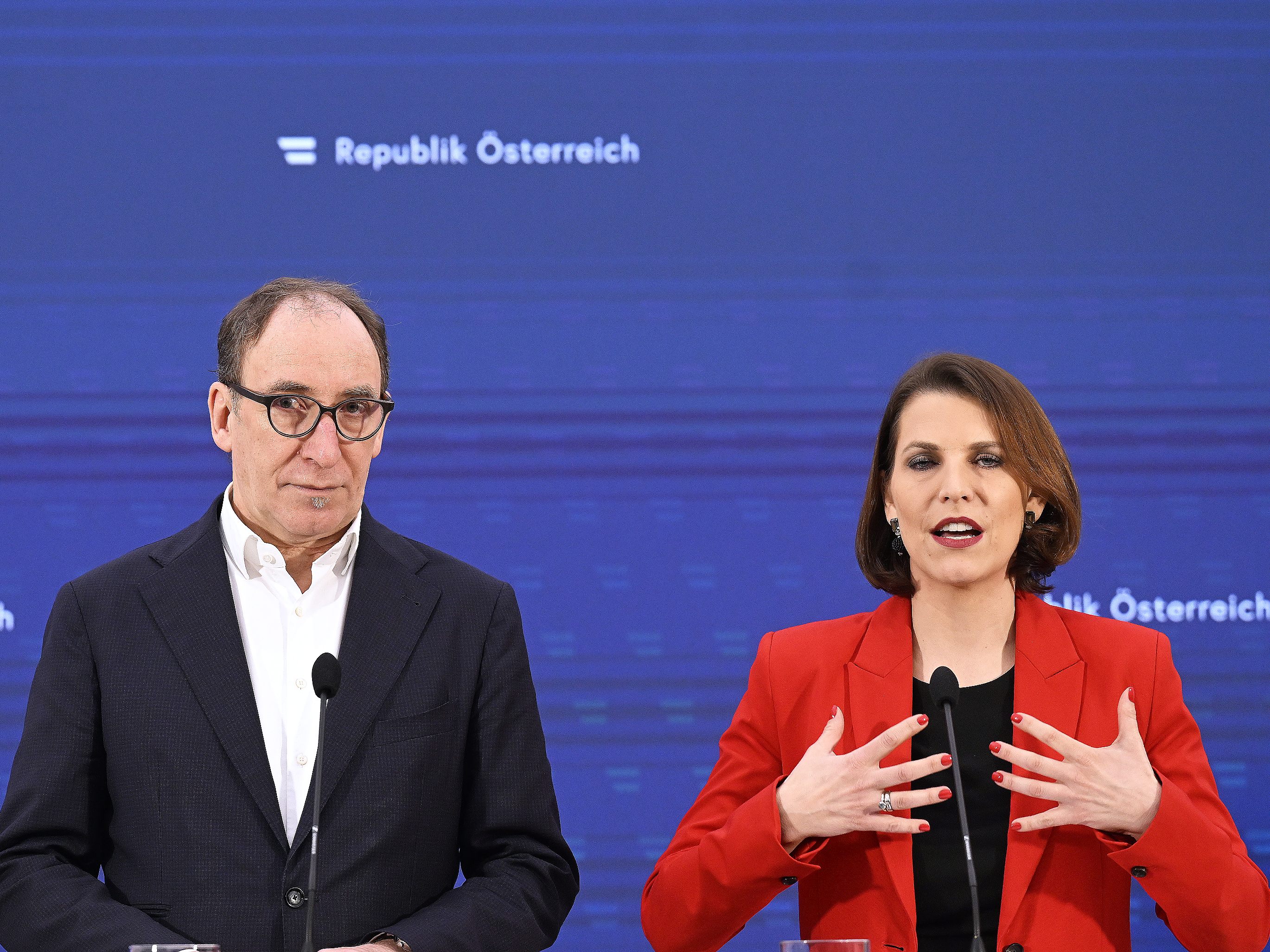 Der Ministerrat hat den neuen Forschungsrat beschlossen. Der Ministerrat hat den neuen Forschungsrat beschlossen.