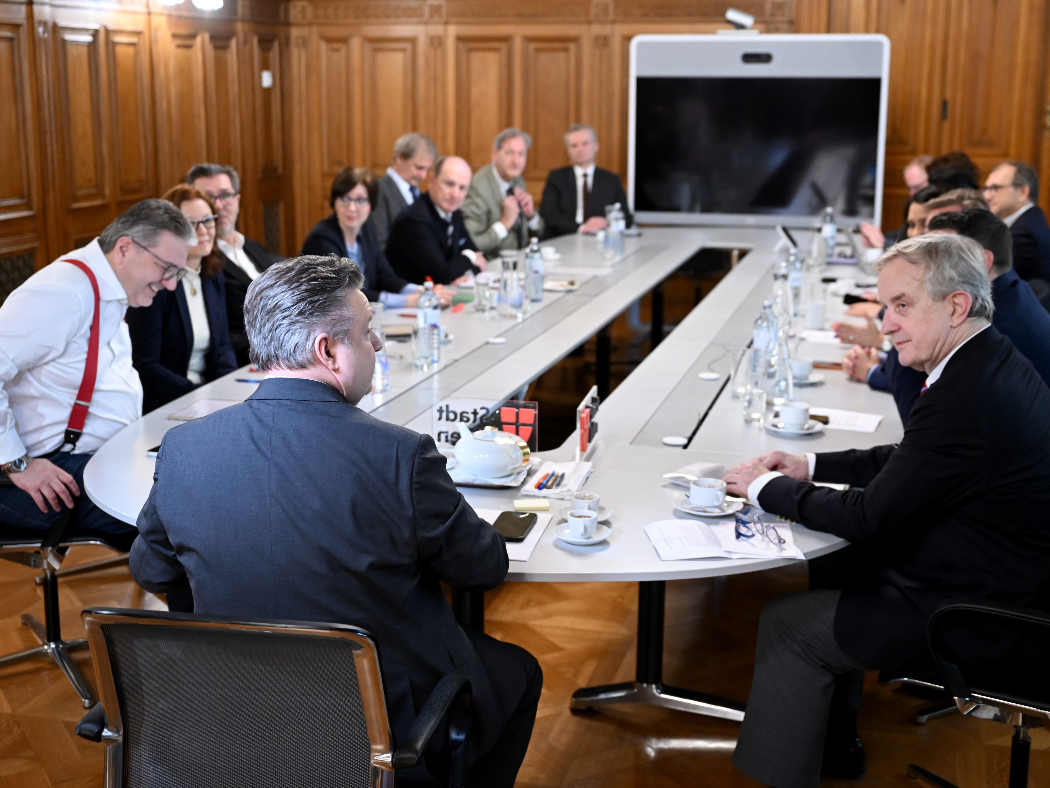 Wiens Bürgermeister und Ärztekammer-Präsident waren bei dem Treffen dabei. Wiens Bürgermeister und Ärztekammer-Präsident waren bei dem Treffen dabei.