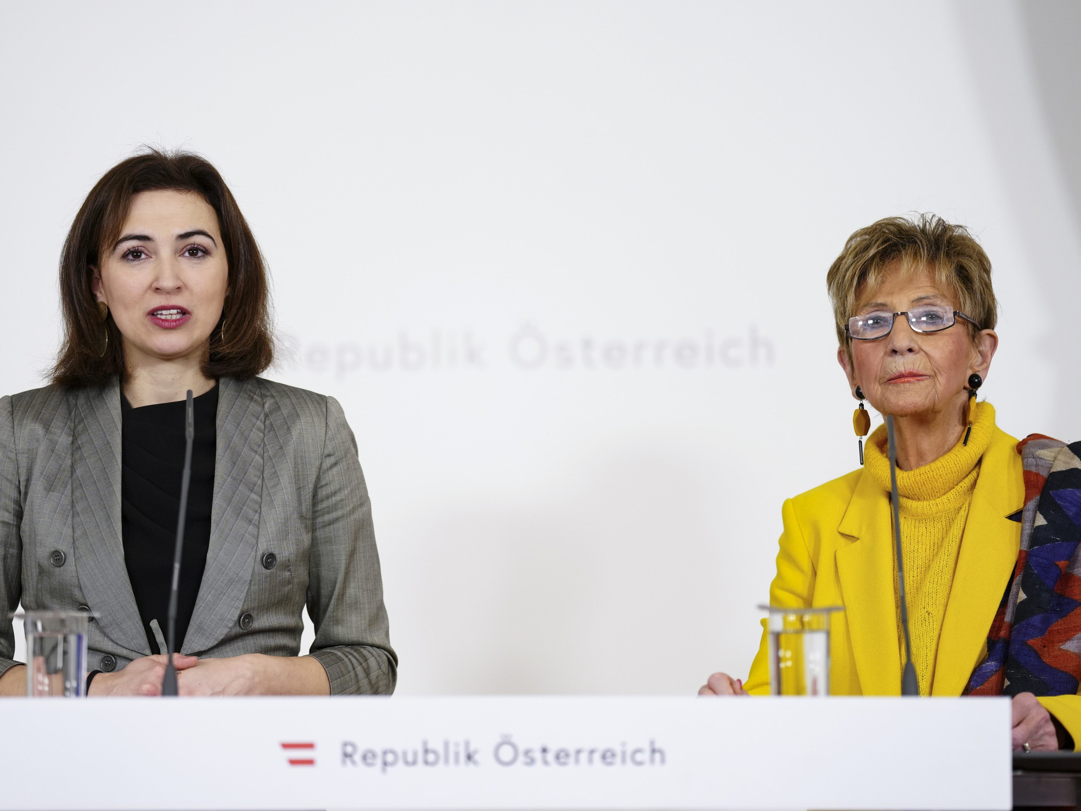 Senioren sollen zukünftig leichter an Kredite kommen. Senioren sollen zukünftig leichter an Kredite kommen.