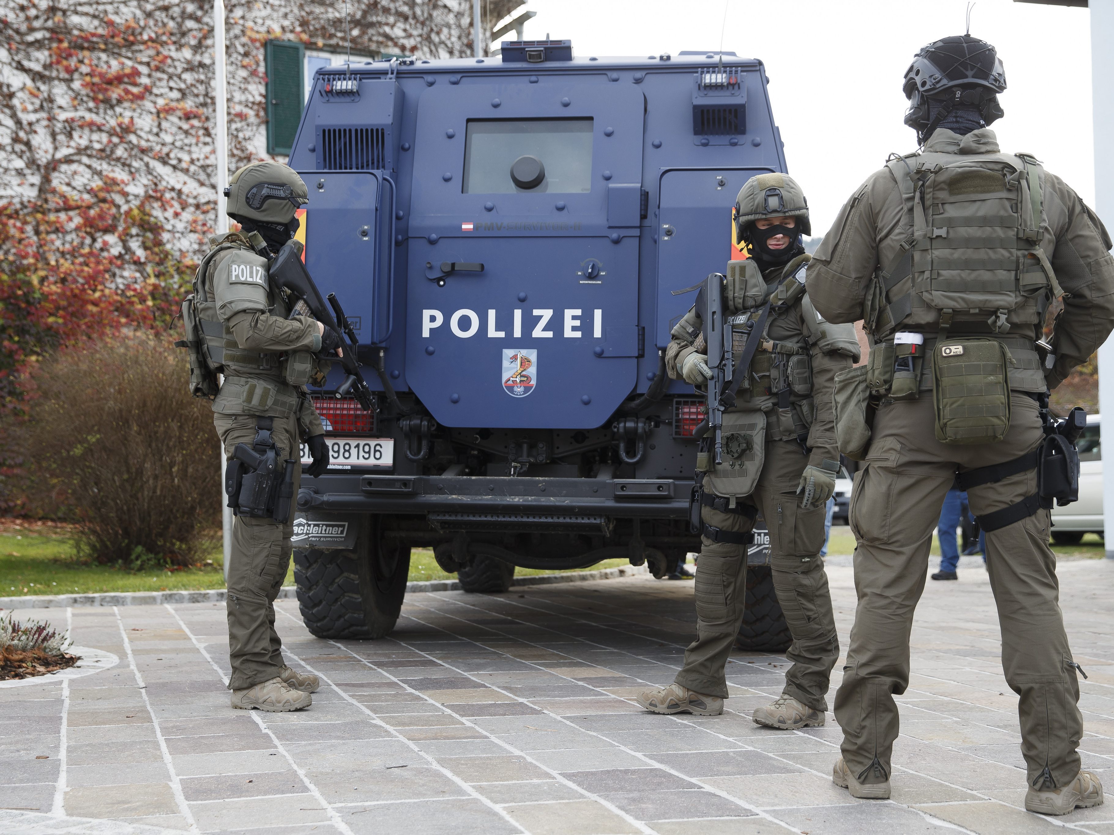 Einsatzkräfte der Cobra nahmen den gesuchten Mann fest. Einsatzkräfte der Cobra nahmen den gesuchten Mann fest.