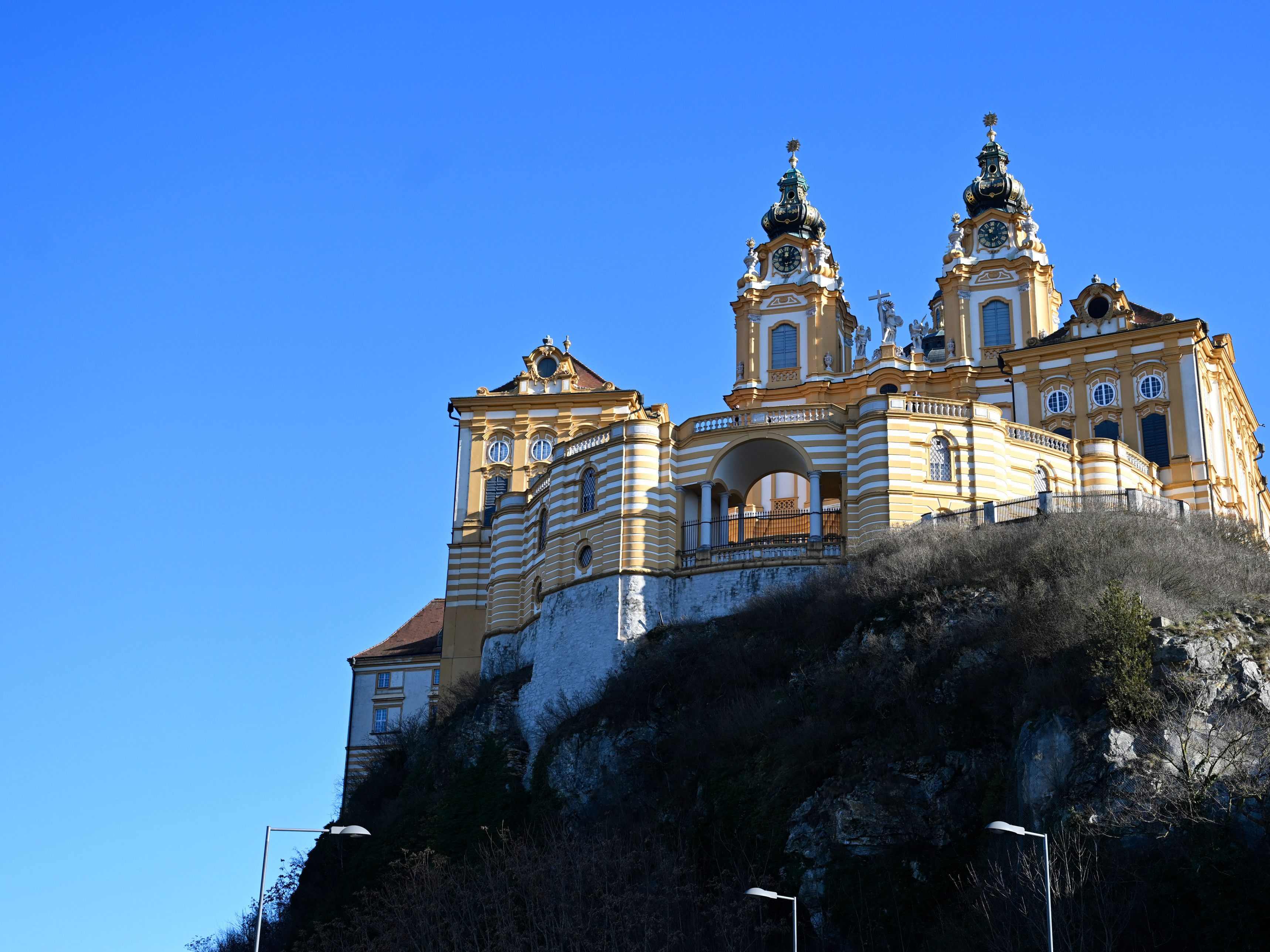 Das Stift Melk stellt eine der berühmtesten Sehenswürdigkeiten in Niederösterreich dar. Letzte Jahr zählte es 337.894 Besucher. Das Stift Melk stellt eine der berühmtesten Sehenswürdigkeiten in Niederösterreich dar. Letzte Jahr zählte es 337.894 Besucher.
