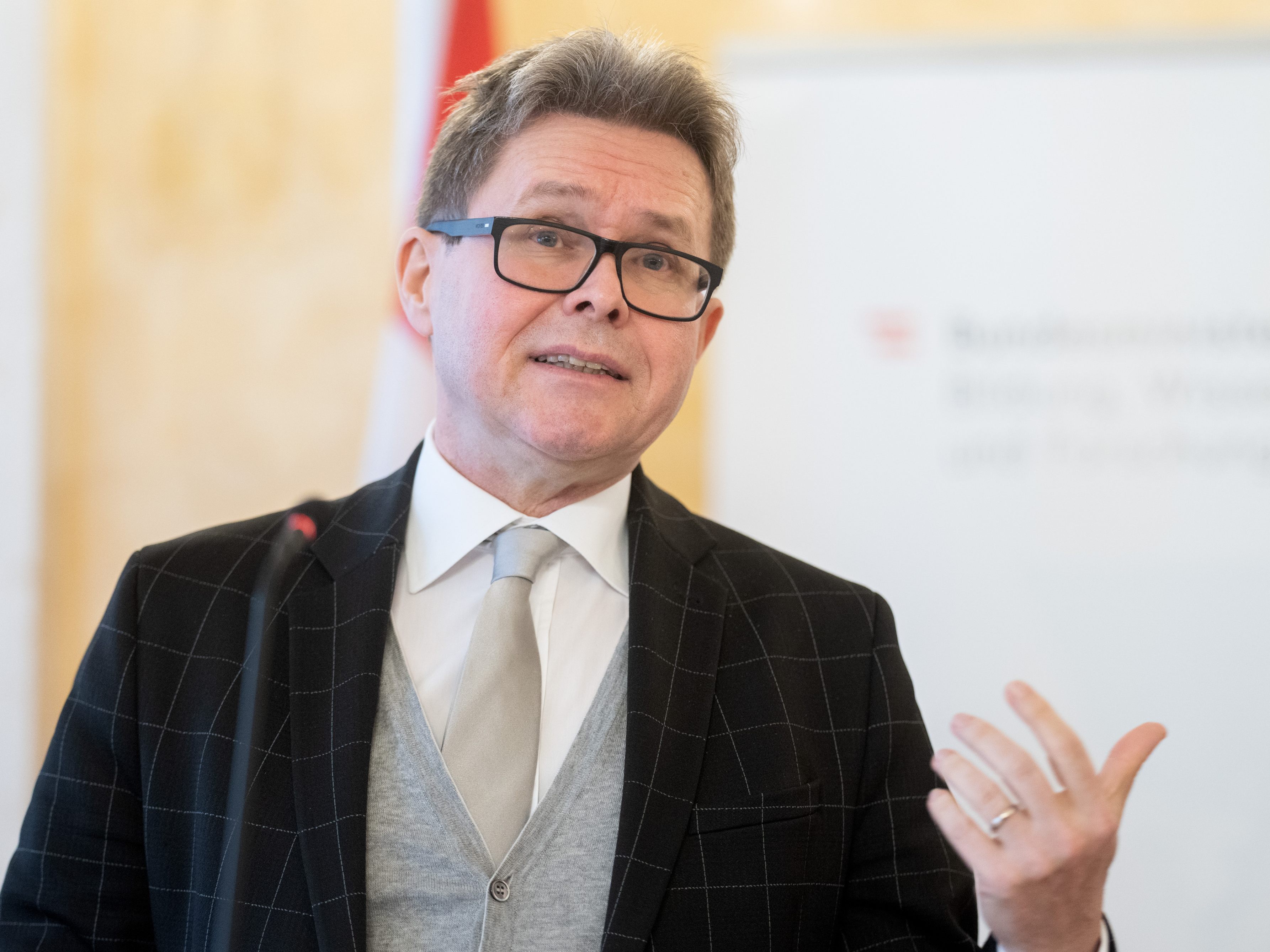 Susanne Raab und Martin Polaschek hoben die Stärkung des digitalen Lernens durch die Erhöhung hervor. Susanne Raab und Martin Polaschek hoben die Stärkung des digitalen Lernens durch die Erhöhung hervor.
