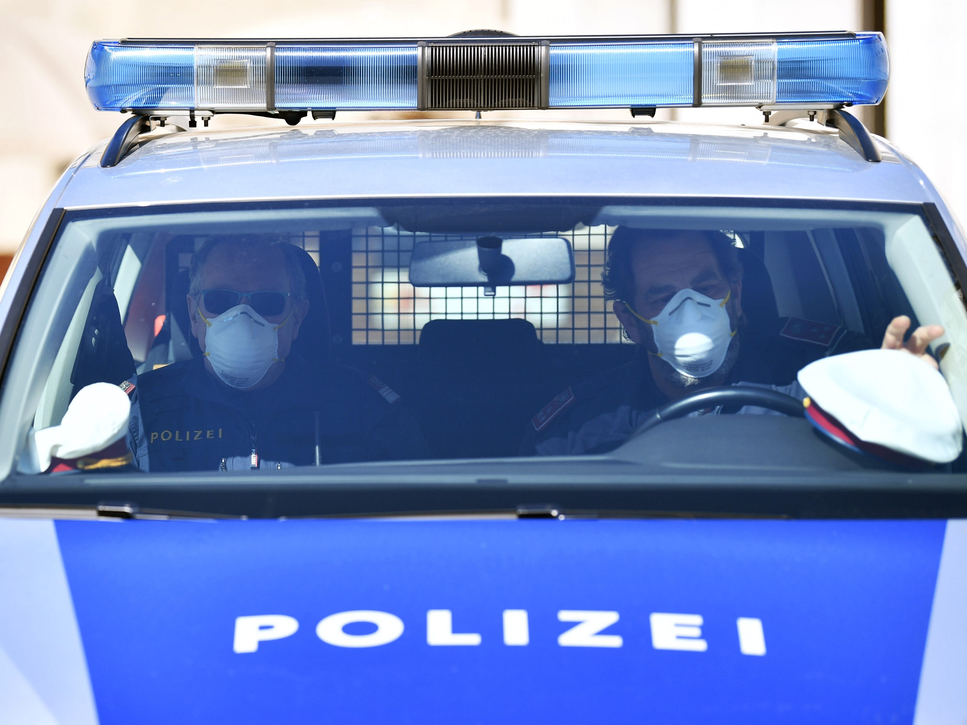 Eine Wienerin nahm ihren Onkel in ihrer Wohnung auf und wurde von ihm mit dem Messer bedroht.