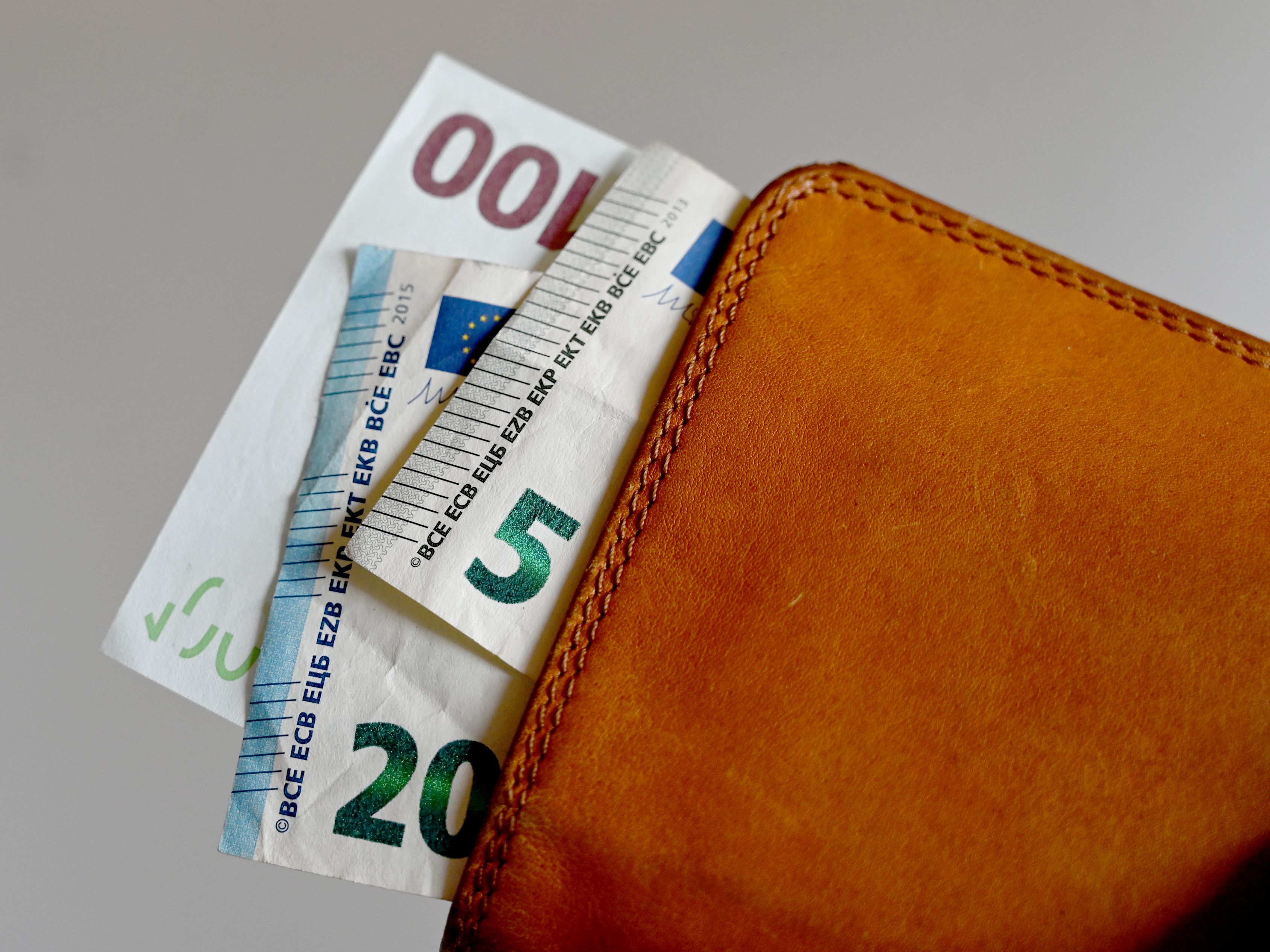 Die Armutskonferenz fordert Verbesserungen bei der neuen Sozialhilfe.