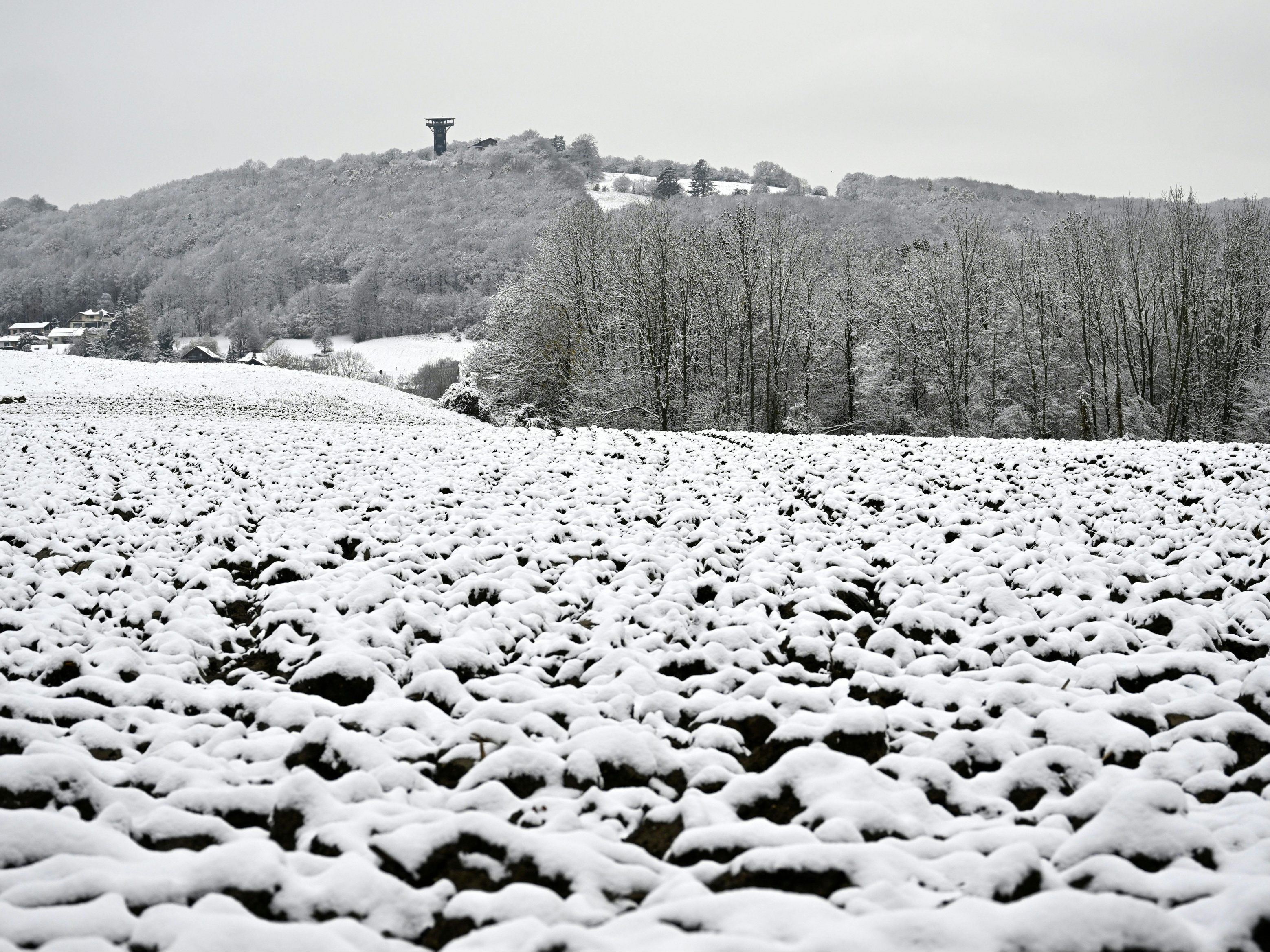 Das Wochenende in Österreich bringt weiteren Schneefall. Das Wochenende in Österreich bringt weiteren Schneefall.