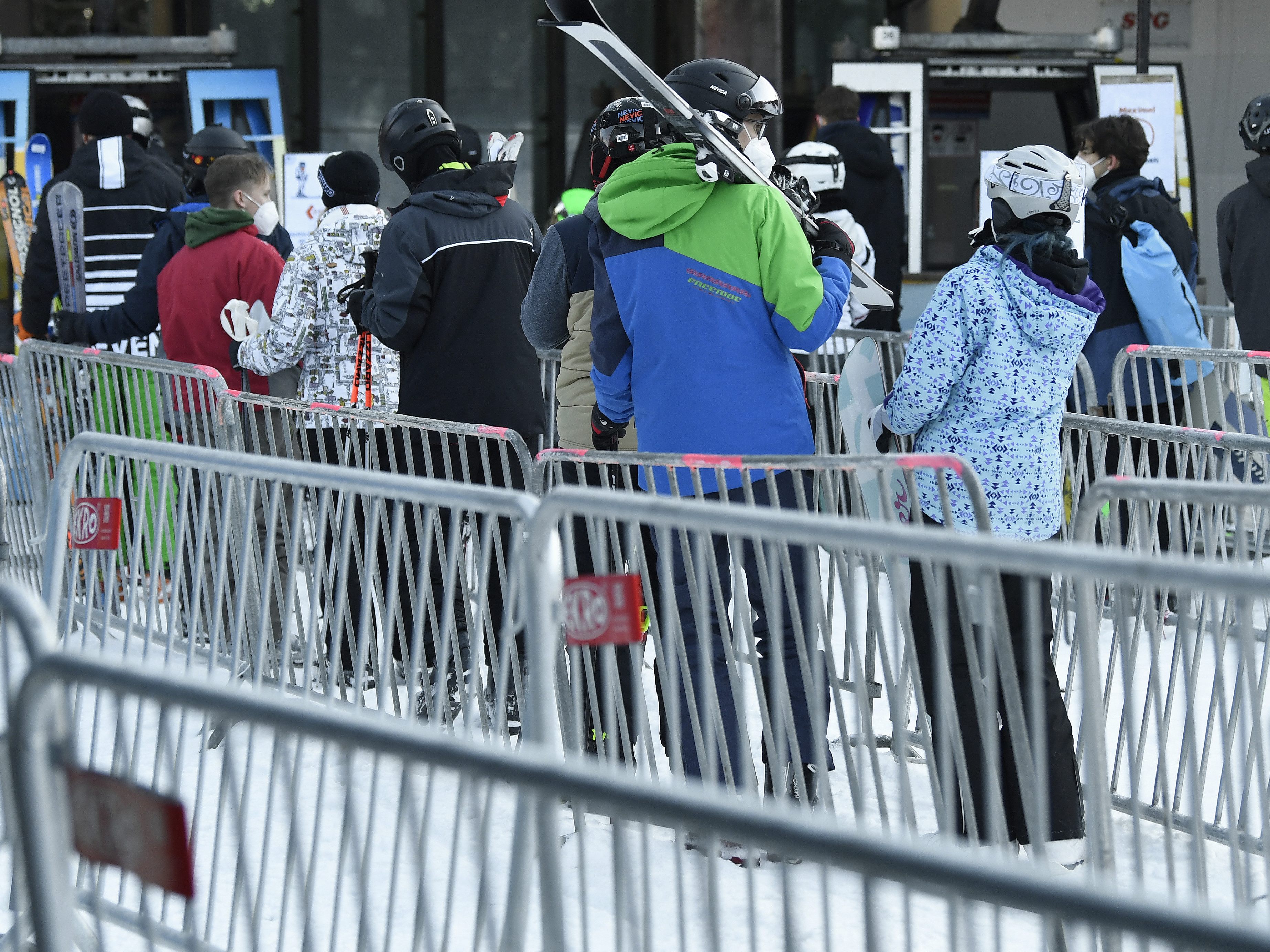 Die Skigebiete in Niederöstereich haben viel Besuch. Die Skigebiete in Niederöstereich haben viel Besuch.