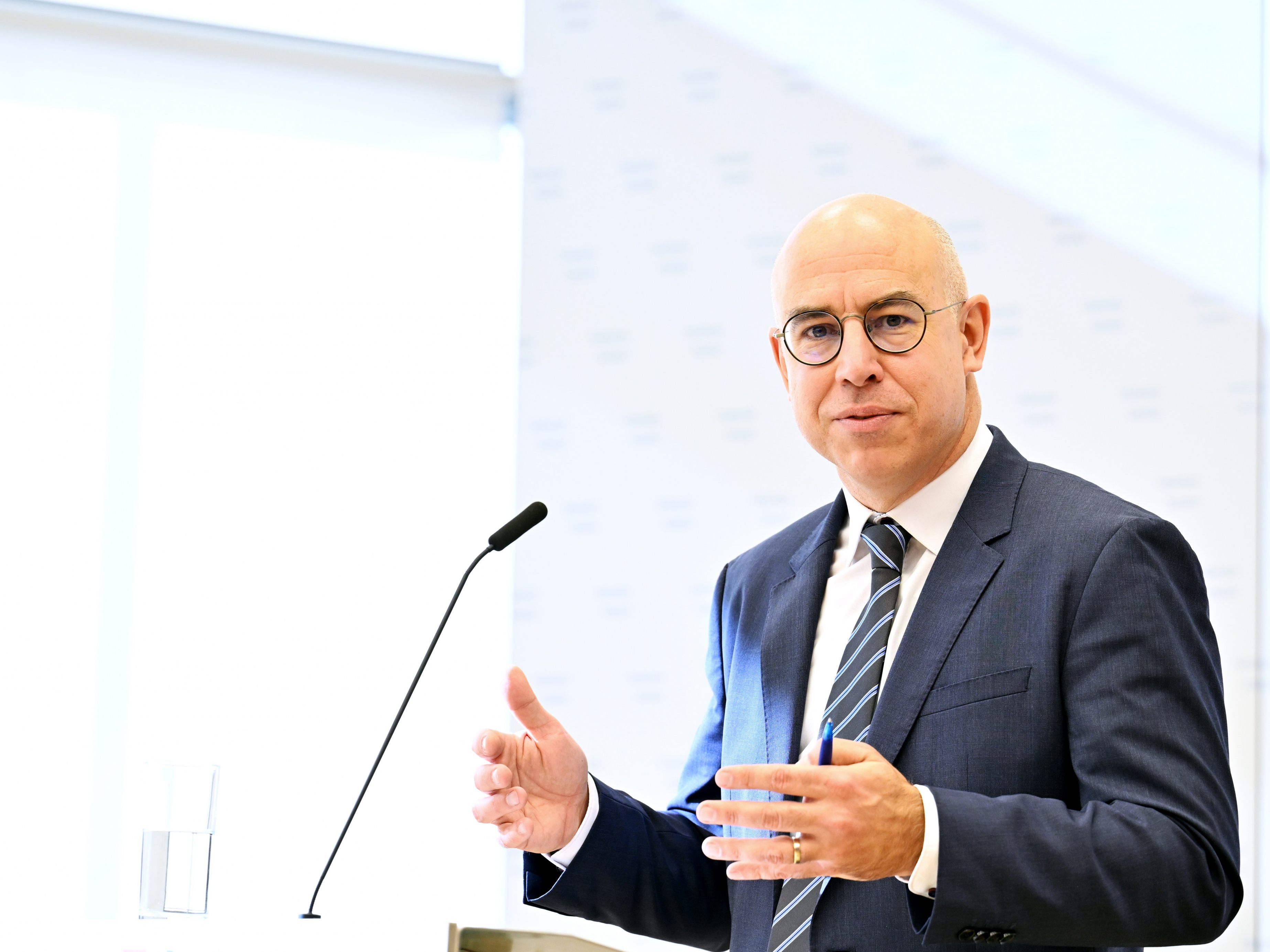 Für Felbermayr ist entscheidend, dass der deutschsprachige Raum gemeinsam nach Lösungenbeim Fachkräftemangel sucht. Für Felbermayr ist entscheidend, dass der deutschsprachige Raum gemeinsam nach Lösungenbeim Fachkräftemangel sucht.