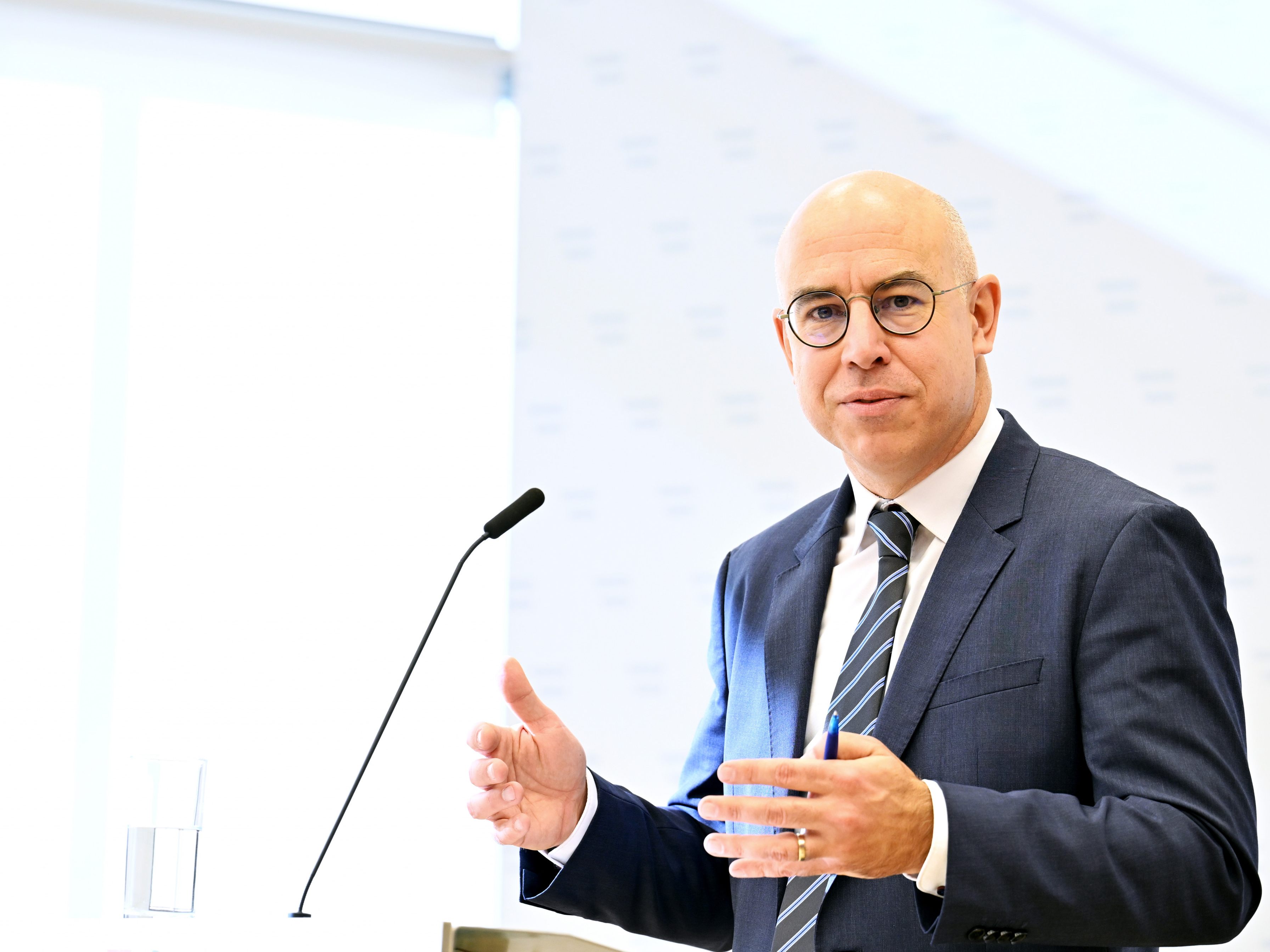 Gabriel Felbermayr sieht eine womögliche Umgehung der Russland-Sanktionen über Belarus. Gabriel Felbermayr sieht eine womögliche Umgehung der Russland-Sanktionen über Belarus.