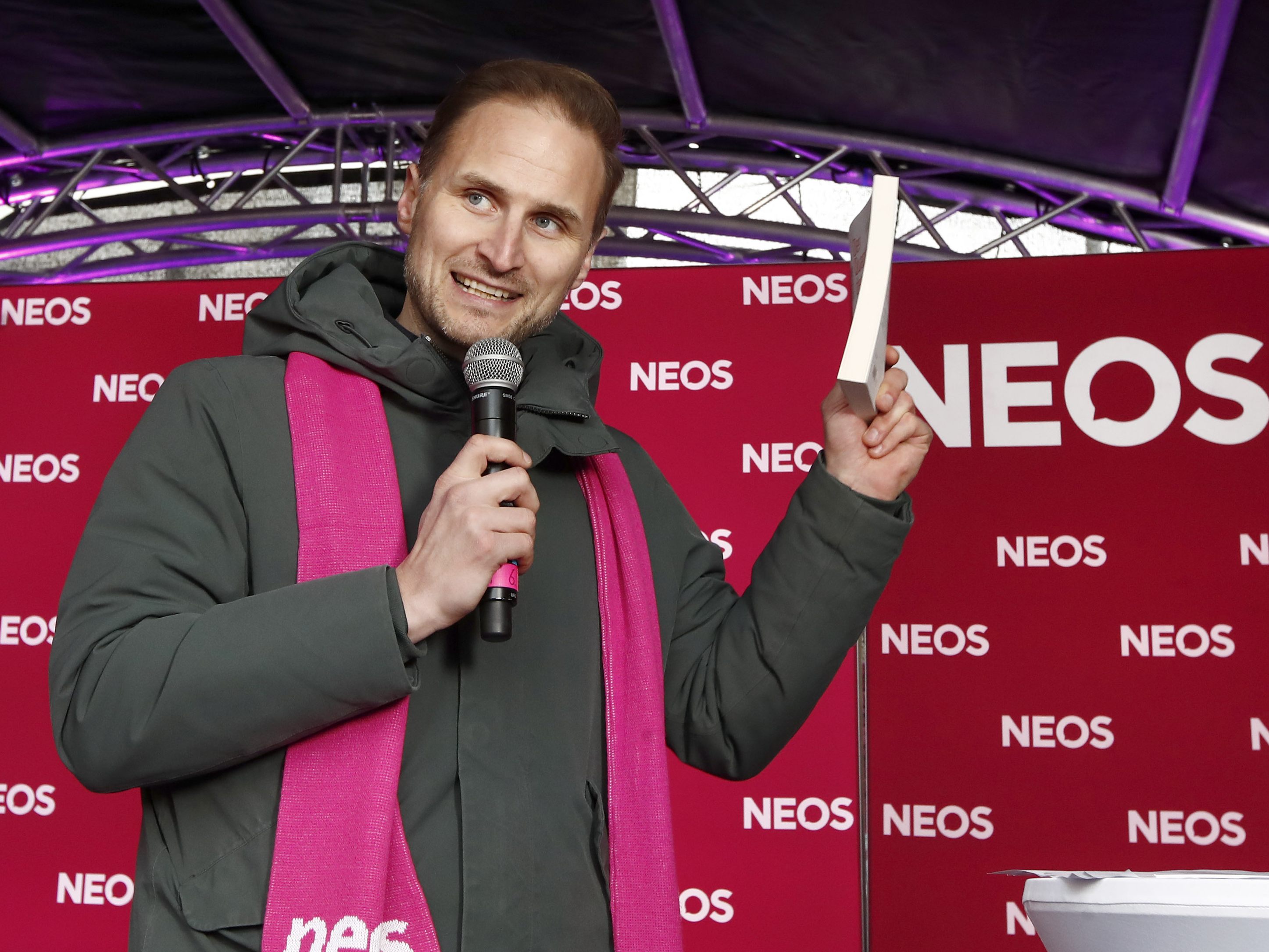 Die NEOS setzen im Wahlkampf zur Kärntner Landtagswahl 2023 ganz auf das Thema "Leistung".
