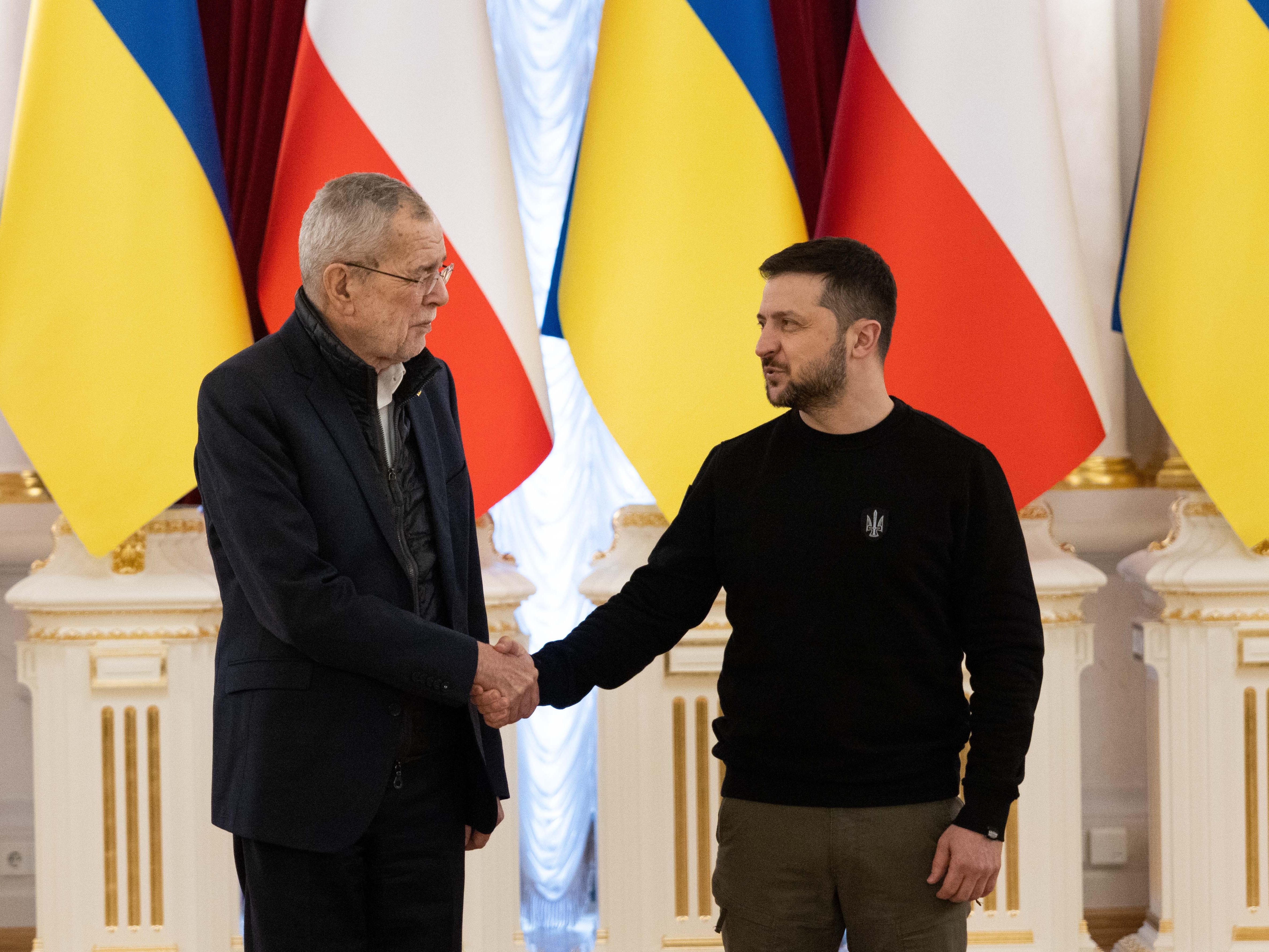 Bundespräsident van der Bellen wurde in Kiew vom ukrainischen Präsidenten Selenskyj empfangen.