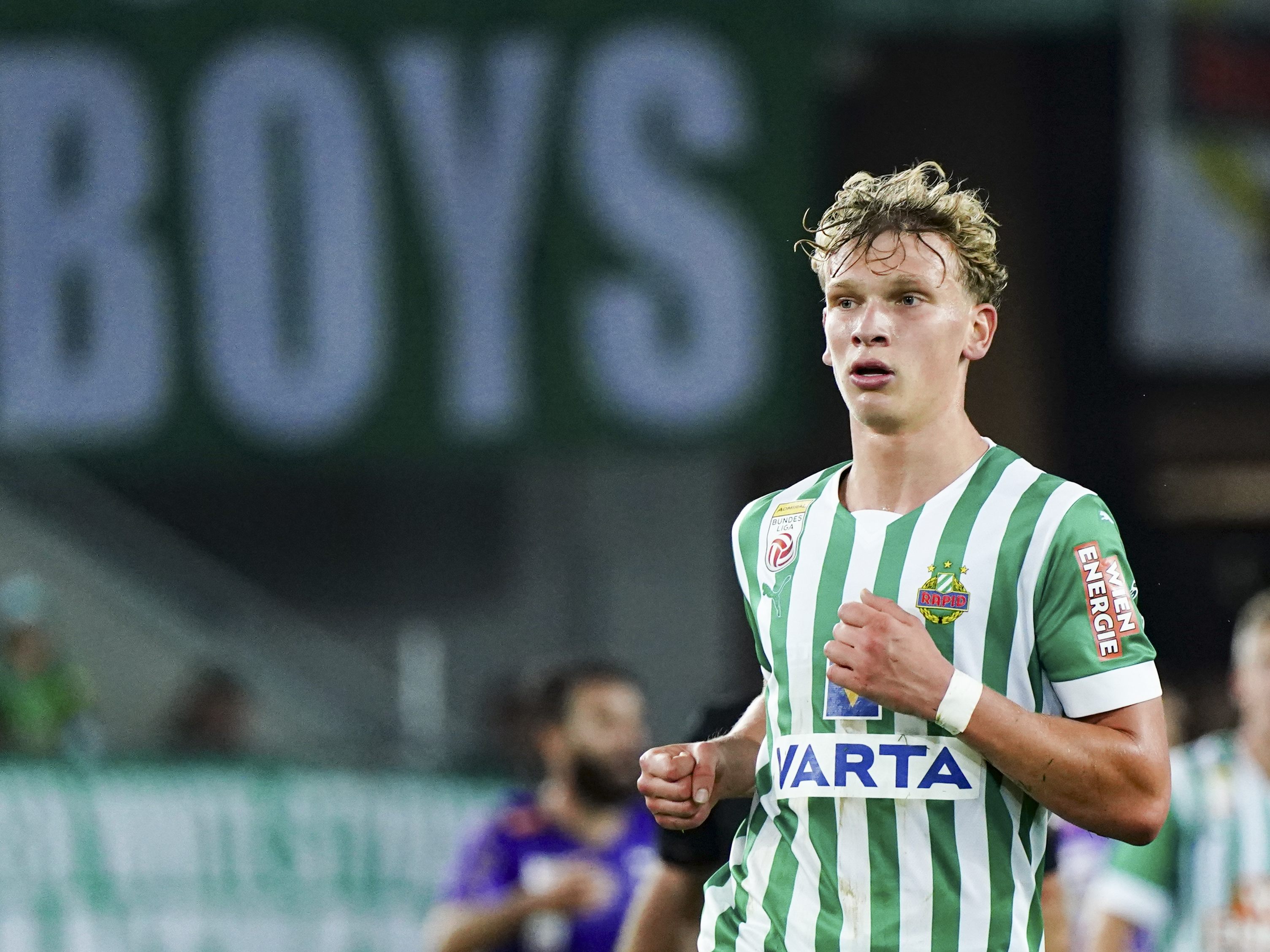 Querfeld war in dieser Spielzeit mehrfach für Rapid Wien im Einsatz. Querfeld war in dieser Spielzeit mehrfach für Rapid Wien im Einsatz.