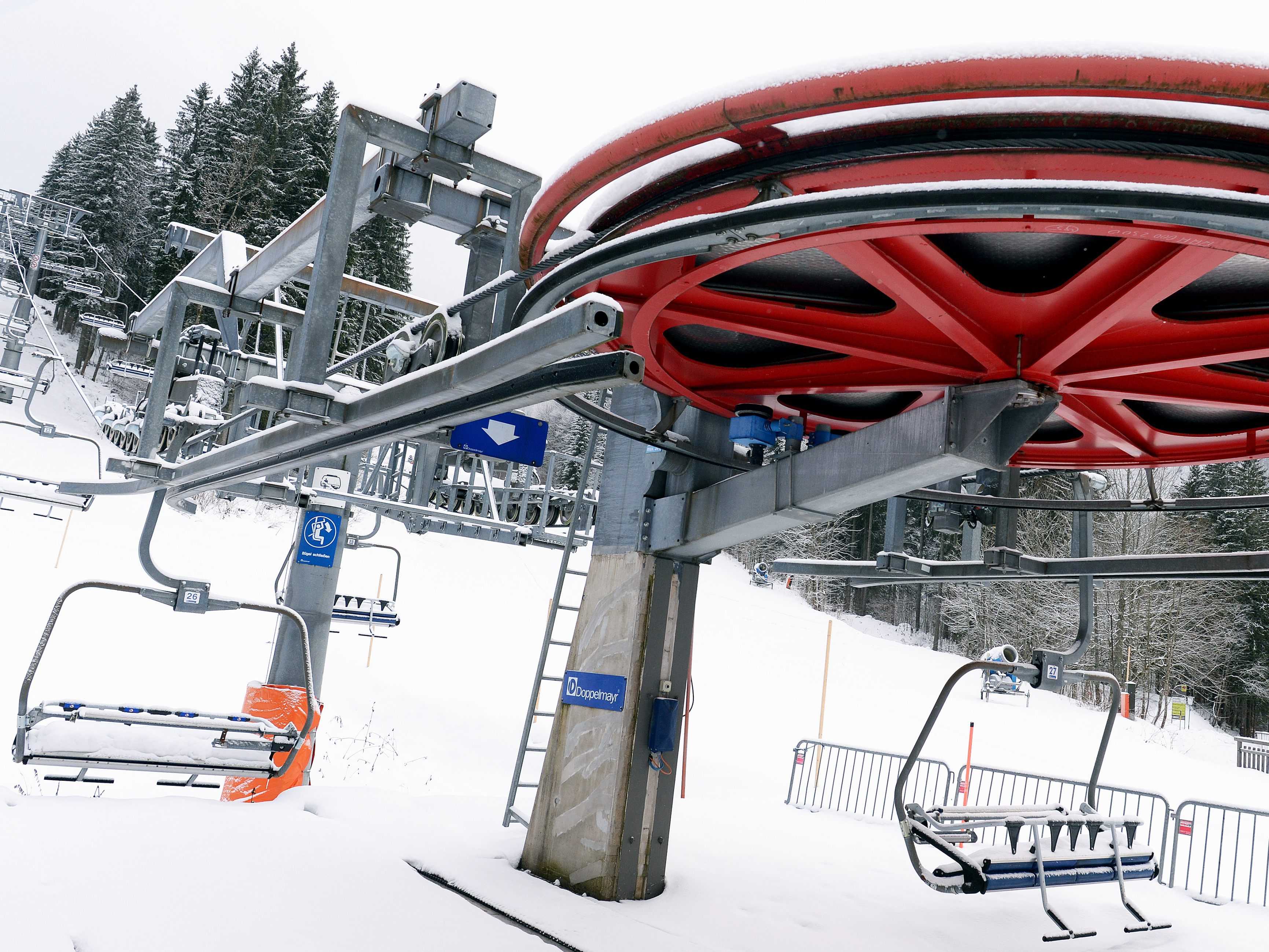 Nach den Schneefällen in Niederösterreich ist bei den Ötscherliften Vollbetrieb möglich. Nach den Schneefällen in Niederösterreich ist bei den Ötscherliften Vollbetrieb möglich.