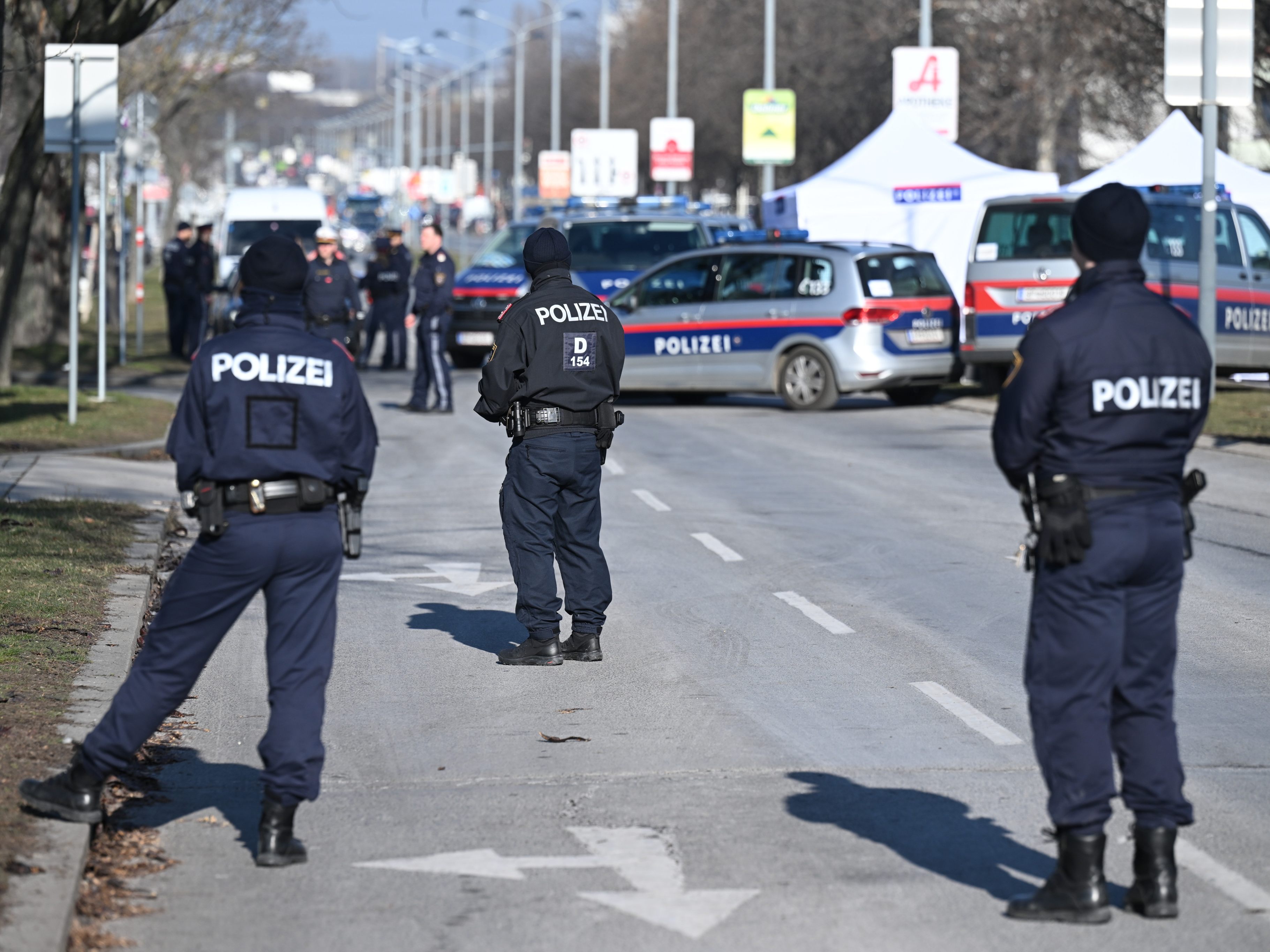 Die Polizei am Ort des Geschehens.