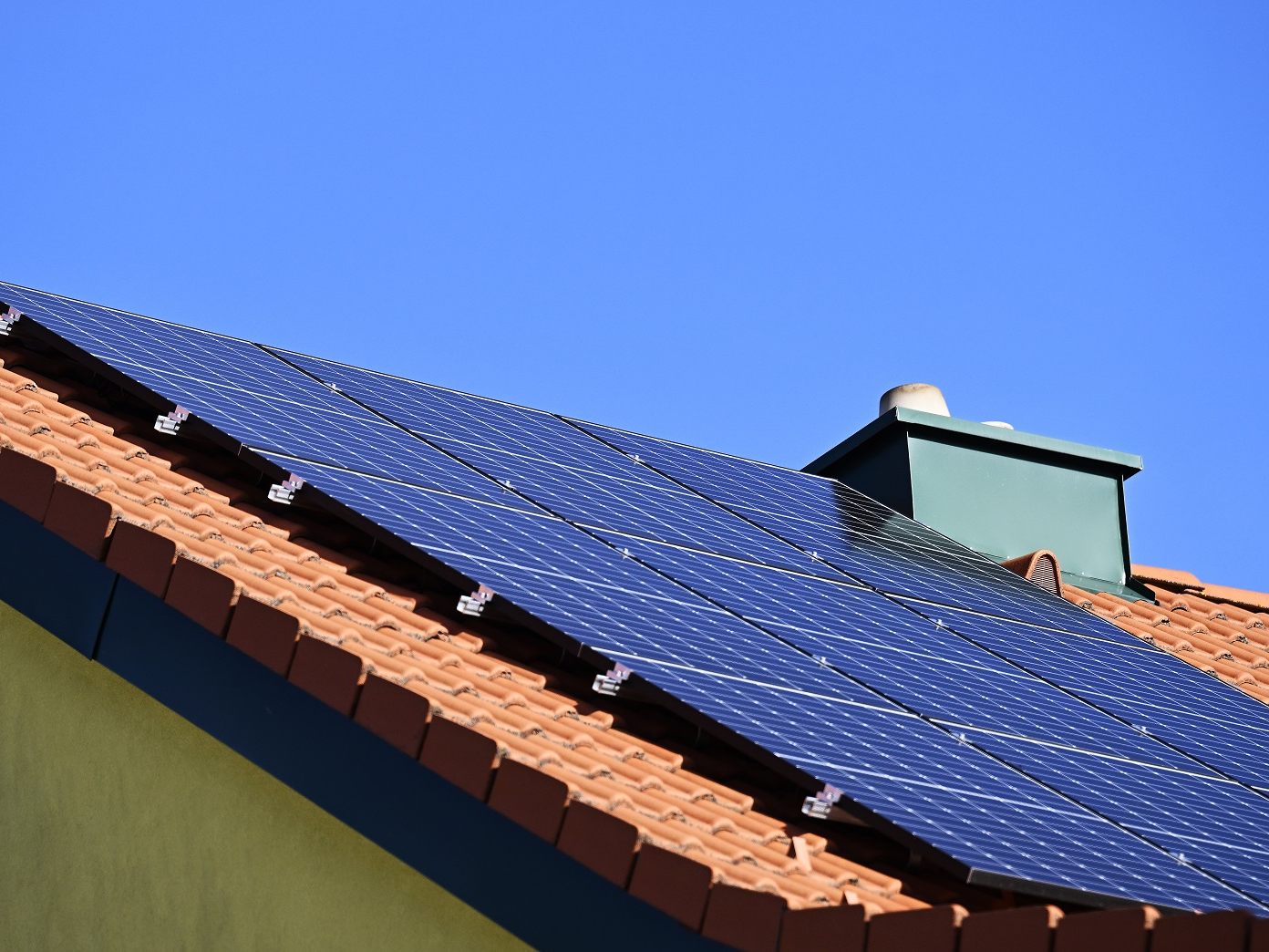 Gewessler will Mehrwertsteuer auf Photovoltaikanlagen streichen.