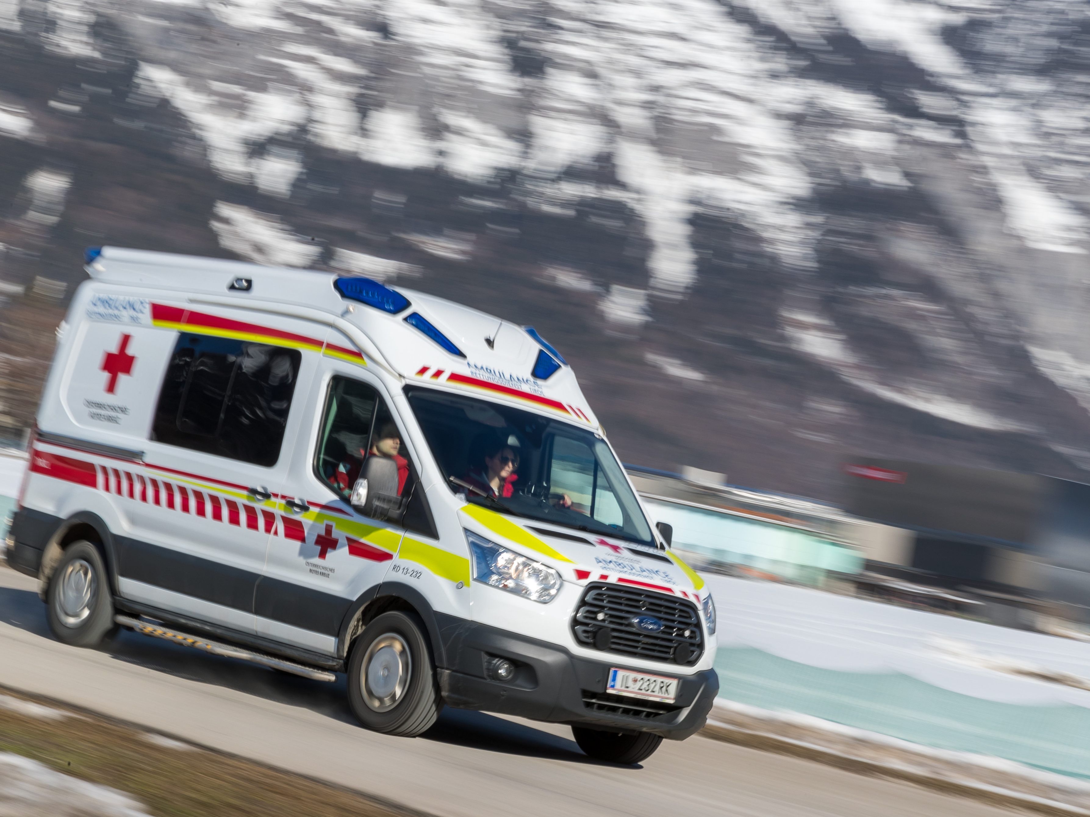 Bei einem Pkw-Unfall in Niederösterreich wurden fünf Jugendliche verletzt.