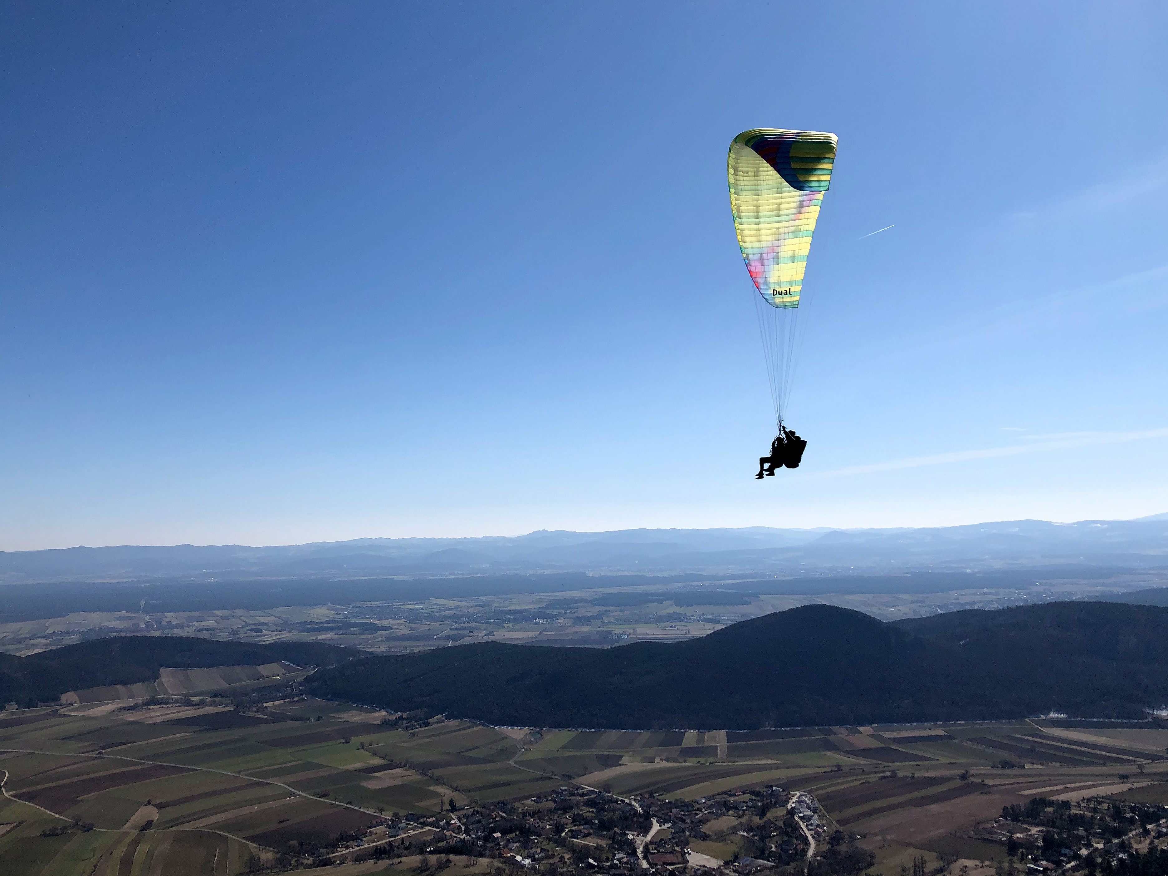 In Tirol ist ein Paragleiter bei einem Unfall gestorben. In Tirol ist ein Paragleiter bei einem Unfall gestorben.