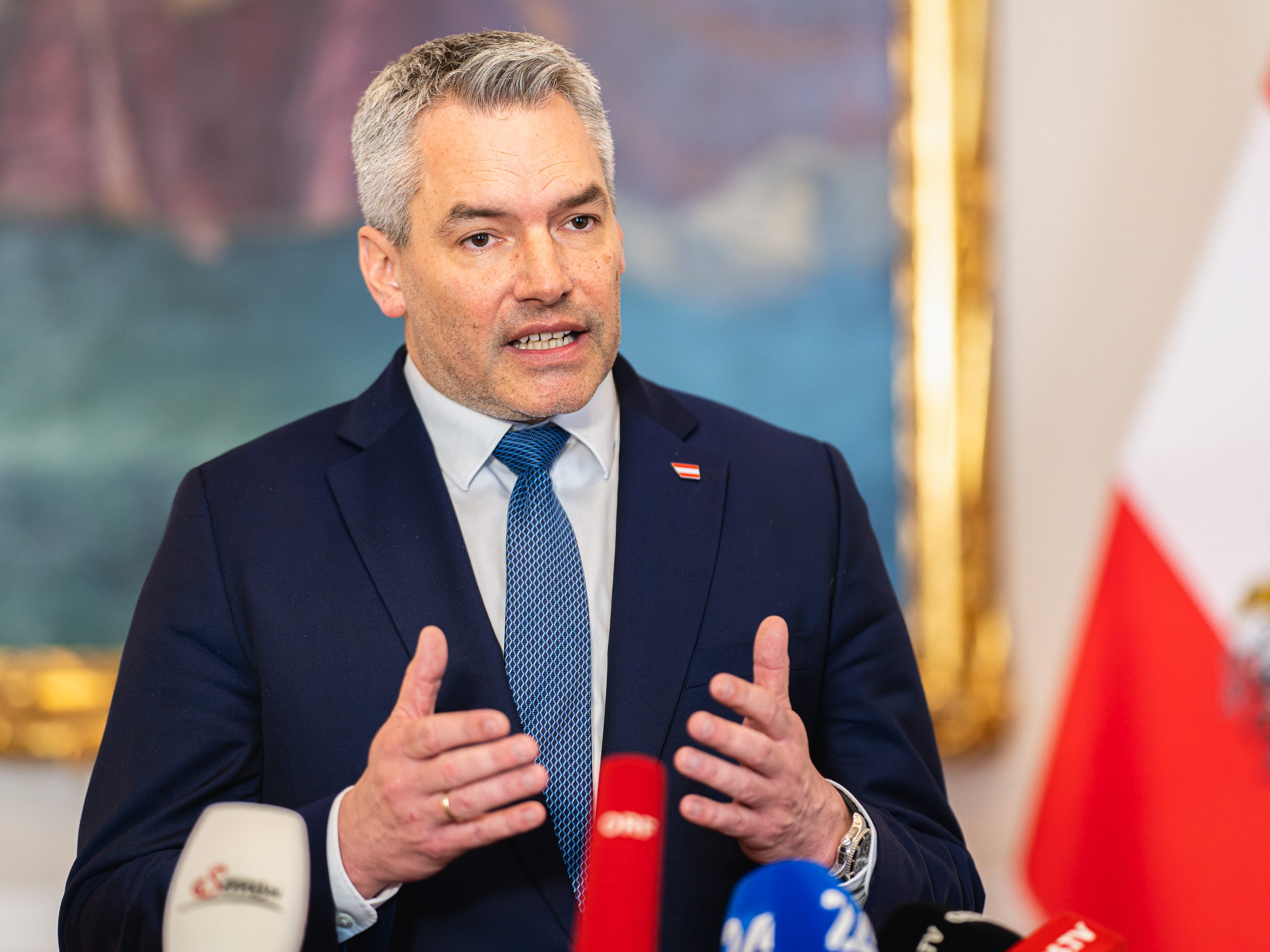 Die Bundesregierung will nach drei Jahren Corona-Pandemie die "Hand ausstrecken". Die Bundesregierung will nach drei Jahren Corona-Pandemie die "Hand ausstrecken".