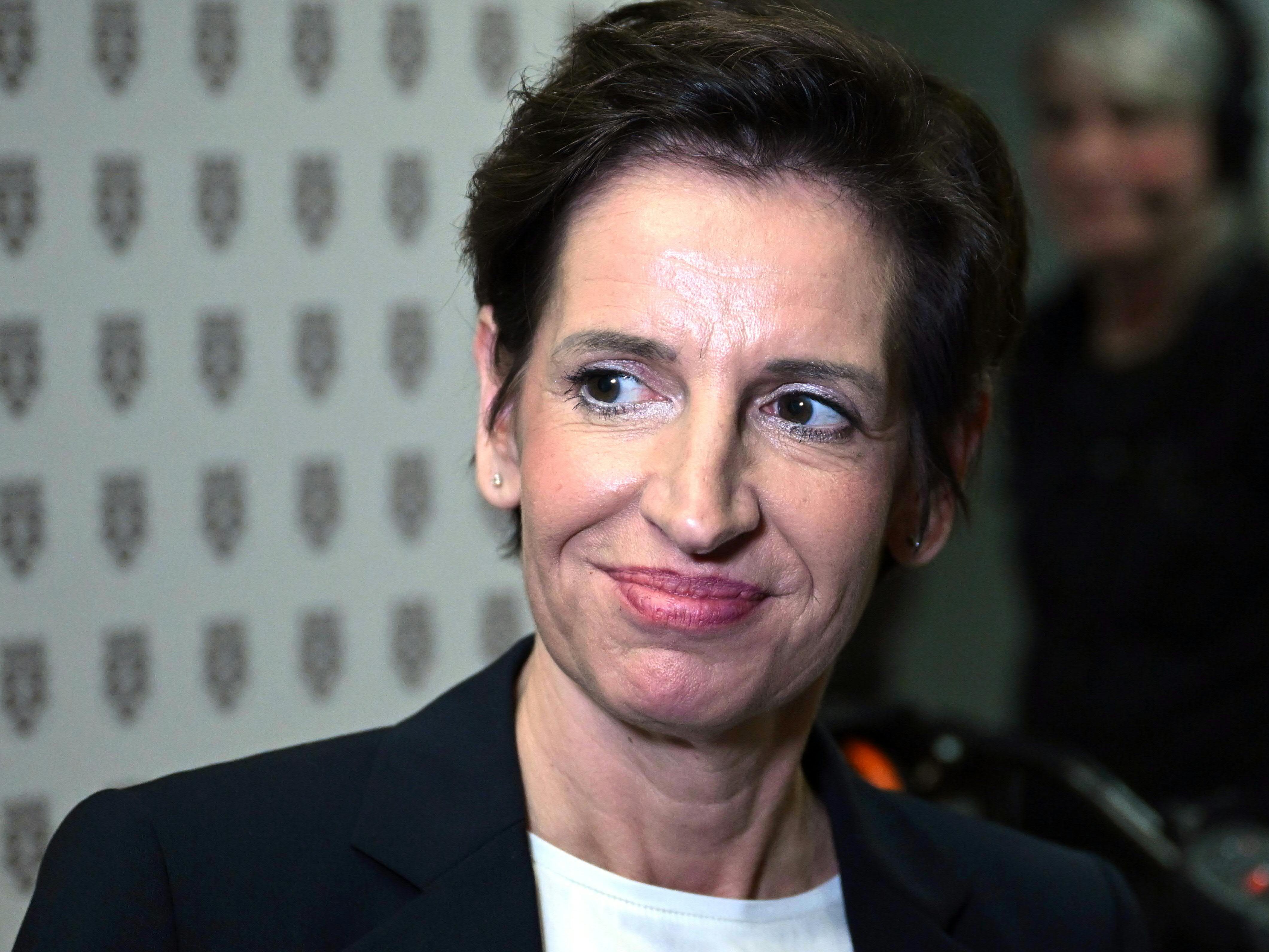 Indra Collini, Helmut Hofer-Gruber und Edith Kollermann sollen vorerst die Pinken im Landesparlament vertreten. Indra Collini, Helmut Hofer-Gruber und Edith Kollermann sollen vorerst die Pinken im Landesparlament vertreten.