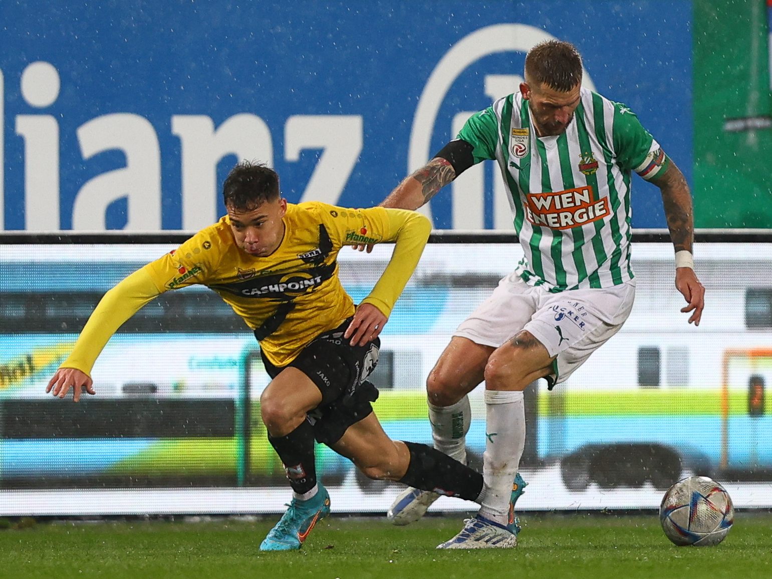 Bei schwierigen Platzverhältnissen gelang Rapid Wien ein 3:0-Sieg gegen Altach.