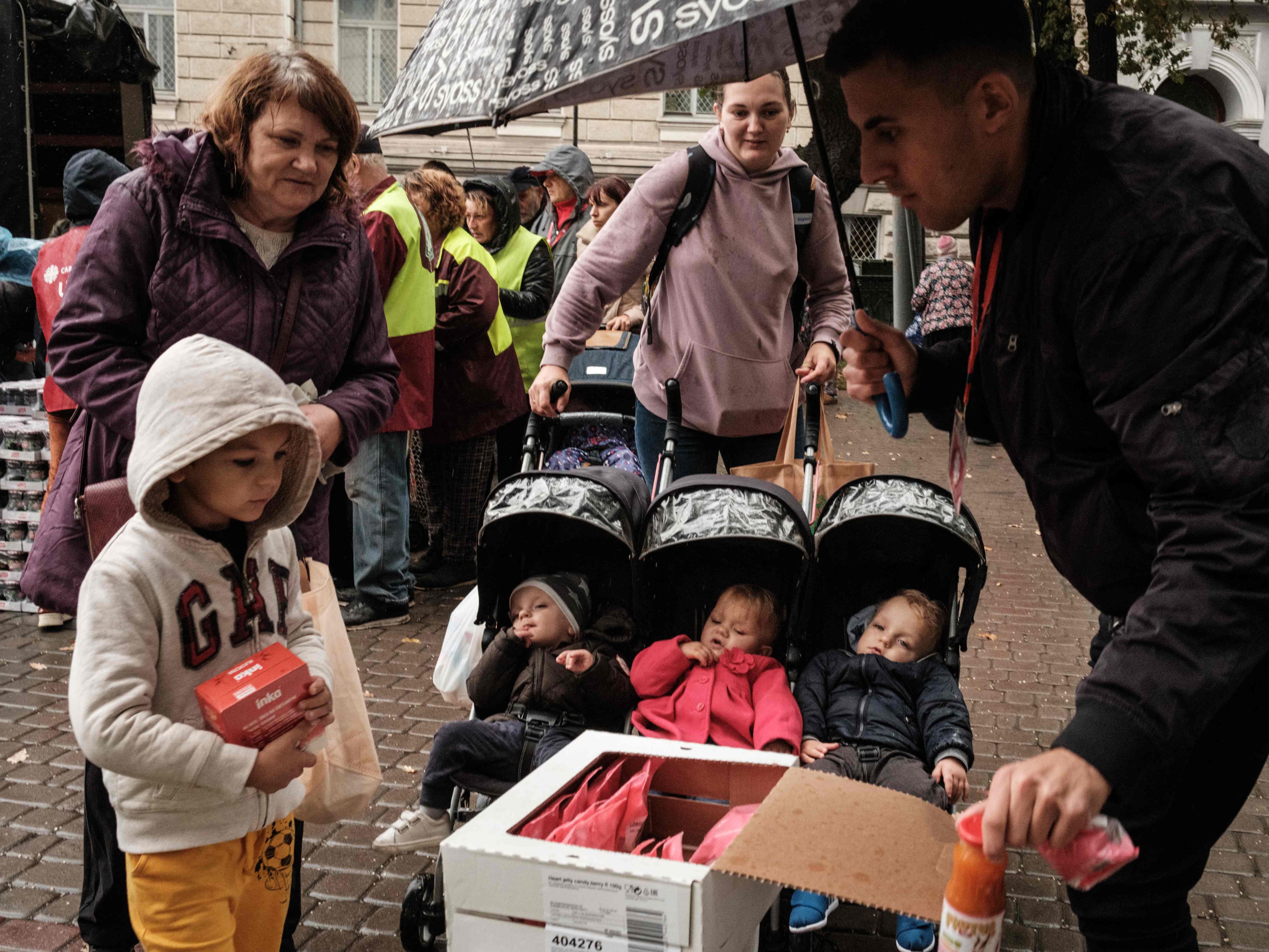Seit Beginn des russischen Angriffskrieges konnte die Caritas schon vier Millionen Menschen in der Ukraine helfen. Seit Beginn des russischen Angriffskrieges konnte die Caritas schon vier Millionen Menschen in der Ukraine helfen.