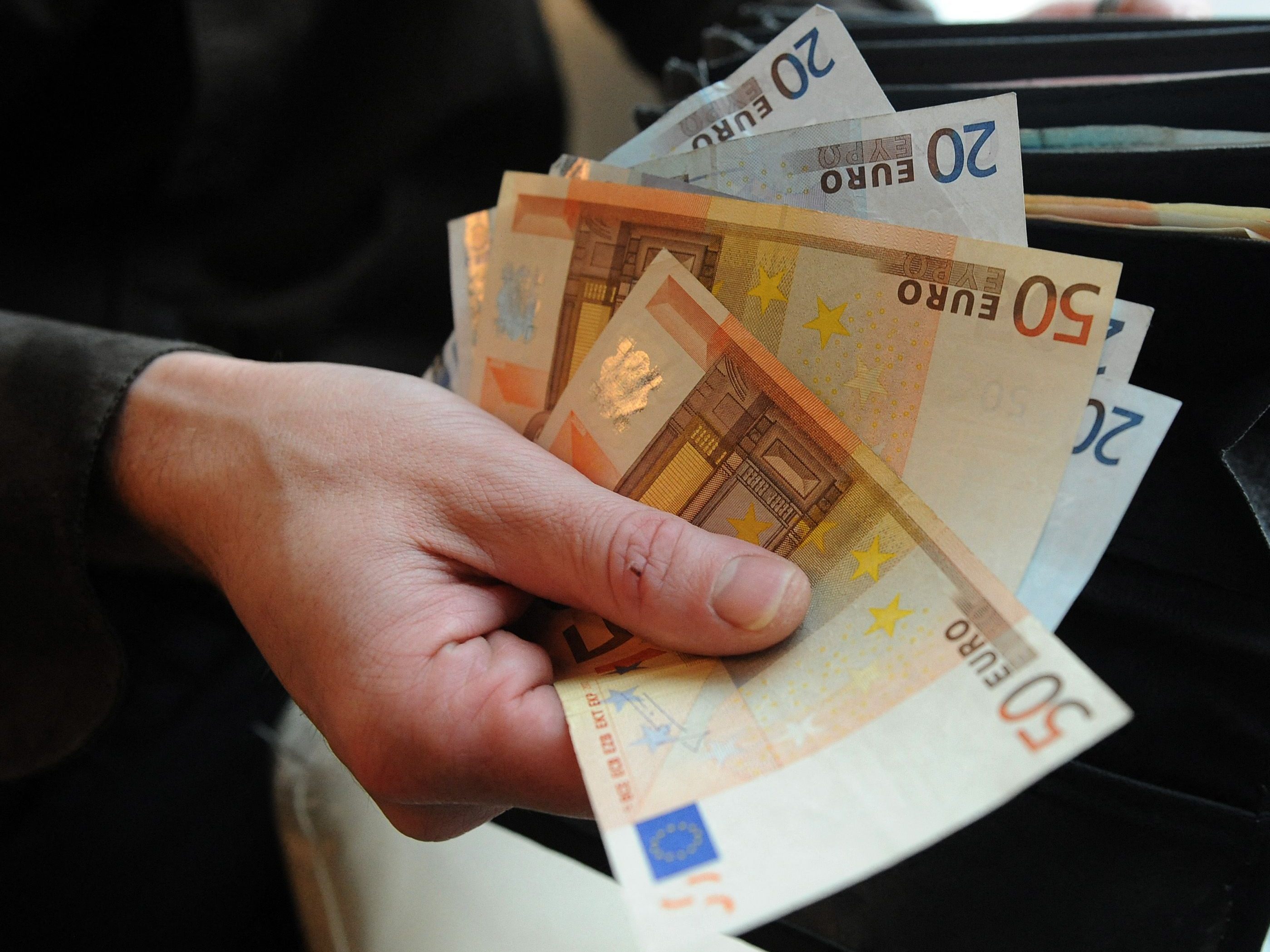 Die Gewerkschaft will für Bank-Angestellte deutlich mehr Geld für weniger Arbeit.