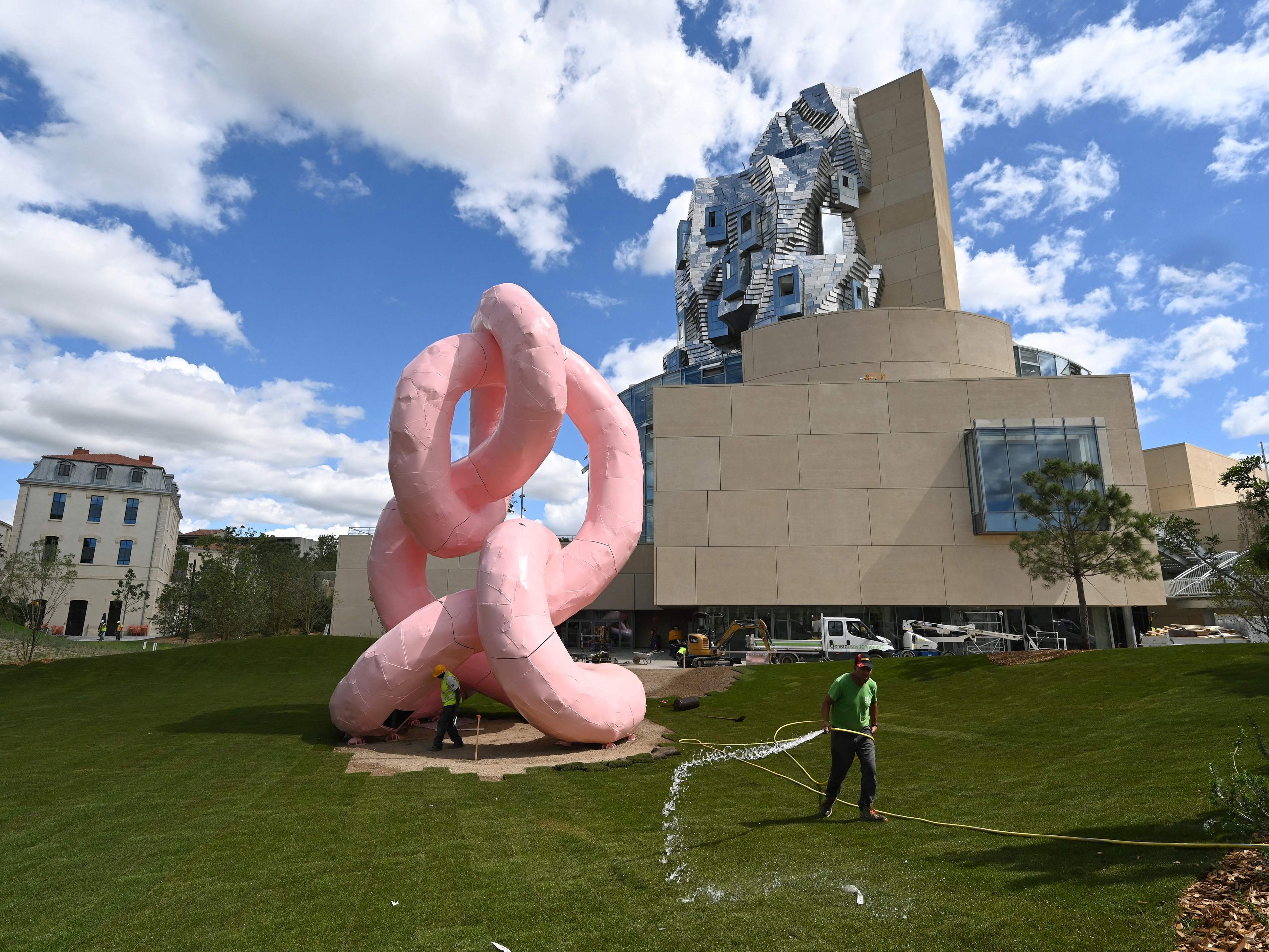 Eine Franz West-Skulptur in Frankreich. Am 2. März wird es eine Ausstellung zu dem österreichischem Künstler in Wien geben. Eine Franz West-Skulptur in Frankreich. Am 2. März wird es eine Ausstellung zu dem österreichischem Künstler in Wien geben.