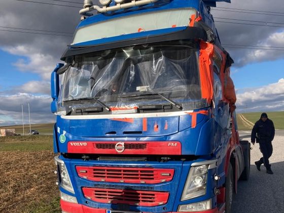 Die Polizei zog einen stark beschädigten Lkw bei Stockerau aus dem Verkehr. Die Polizei zog einen stark beschädigten Lkw bei Stockerau aus dem Verkehr.
