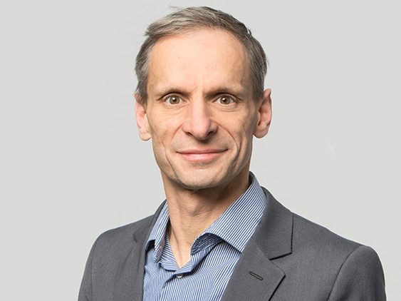 Mathias Binswanger lehrt als Professor für Volkswirtschaftslehre an der Fachhochschule Nordwestschweiz in Olten und Privatdozent an der Universität St. Gallen.