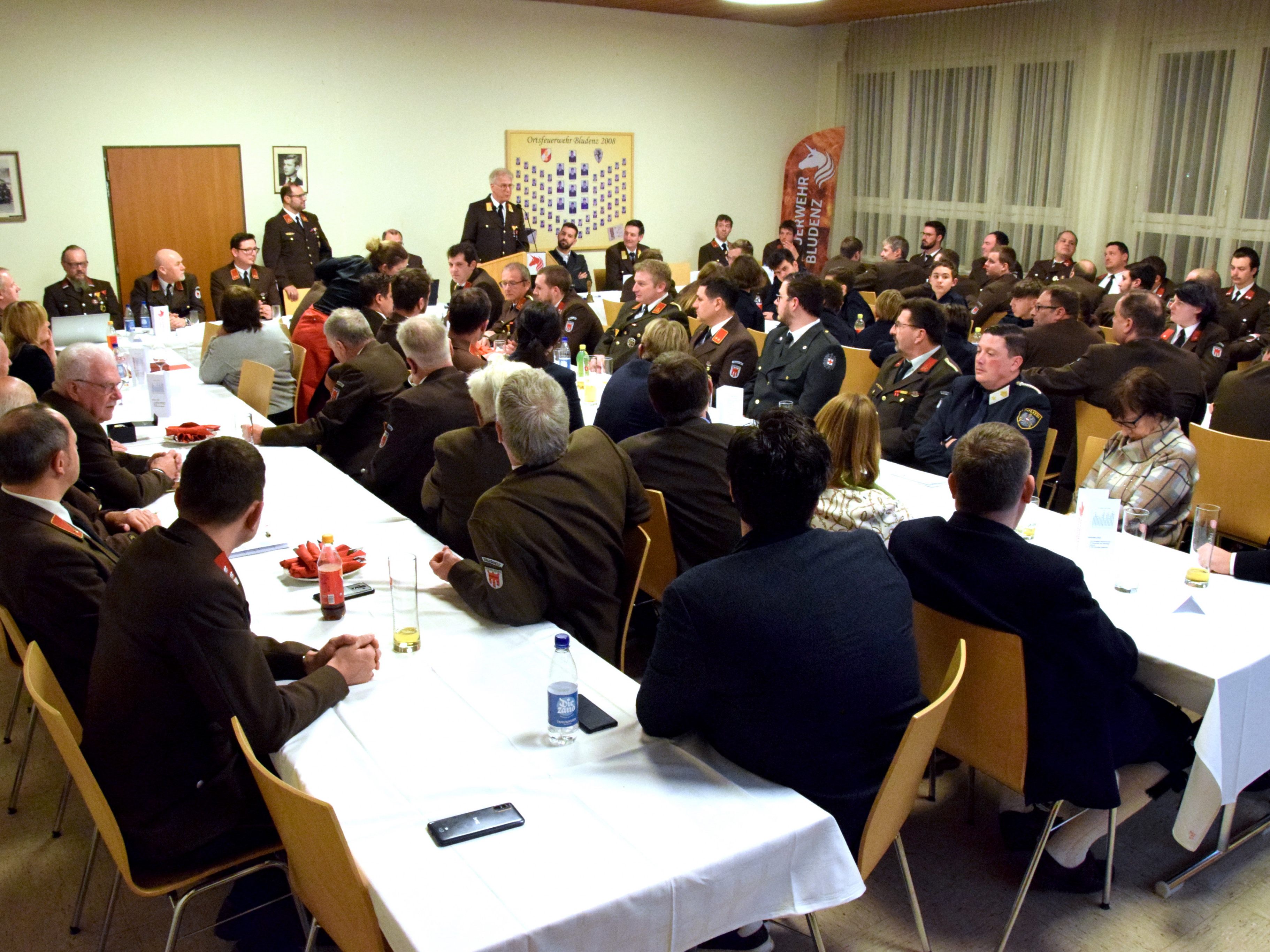 Zur diesjährigen Jahreshauptversammlung lud die Feuerwehr Bludenz in ihr Feuerwehrgerätehaus. Zur diesjährigen Jahreshauptversammlung lud die Feuerwehr Bludenz in ihr Feuerwehrgerätehaus.