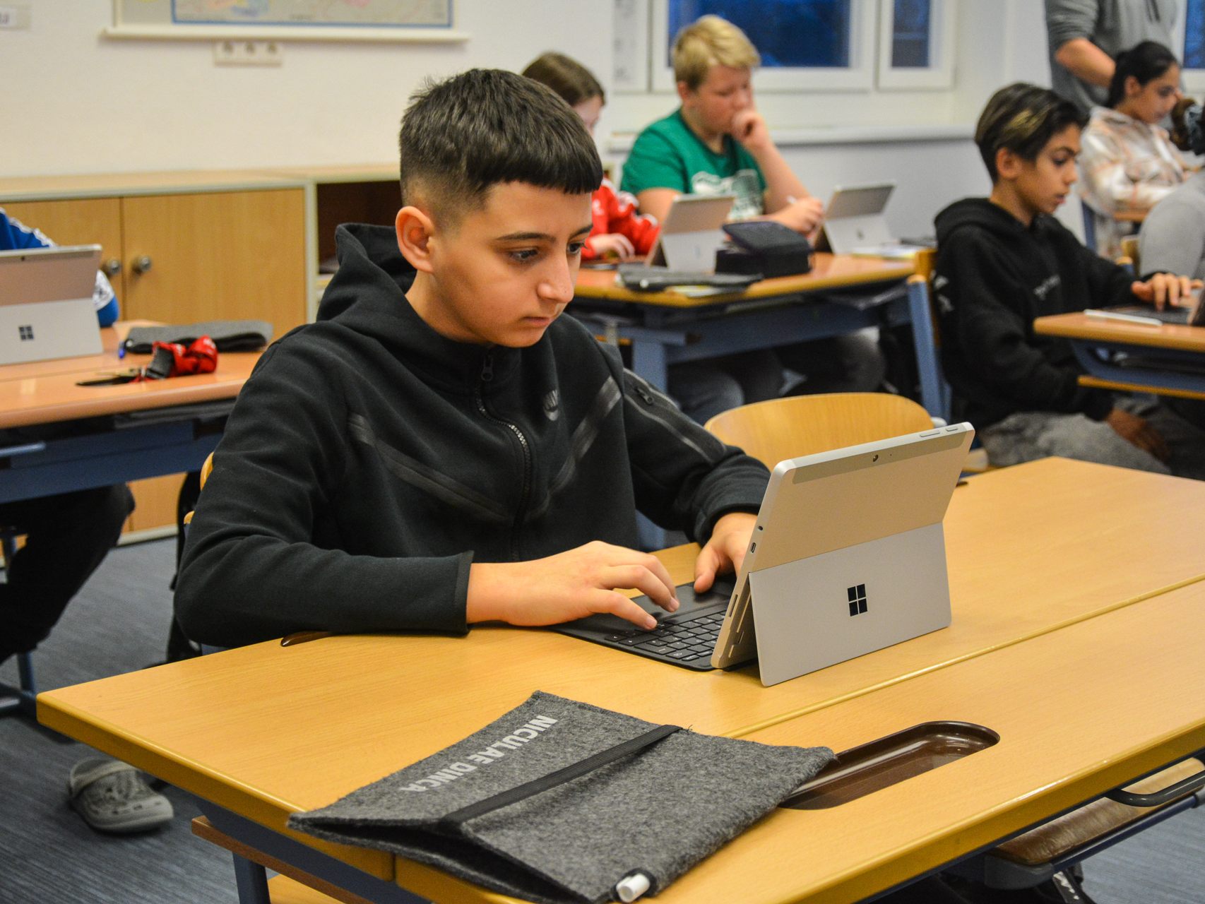 An der Mittelschule Rheindorf fließt die digitale Bildung täglich in den Unterricht der Schüler mit ein. An der Mittelschule Rheindorf fließt die digitale Bildung täglich in den Unterricht der Schüler mit ein.