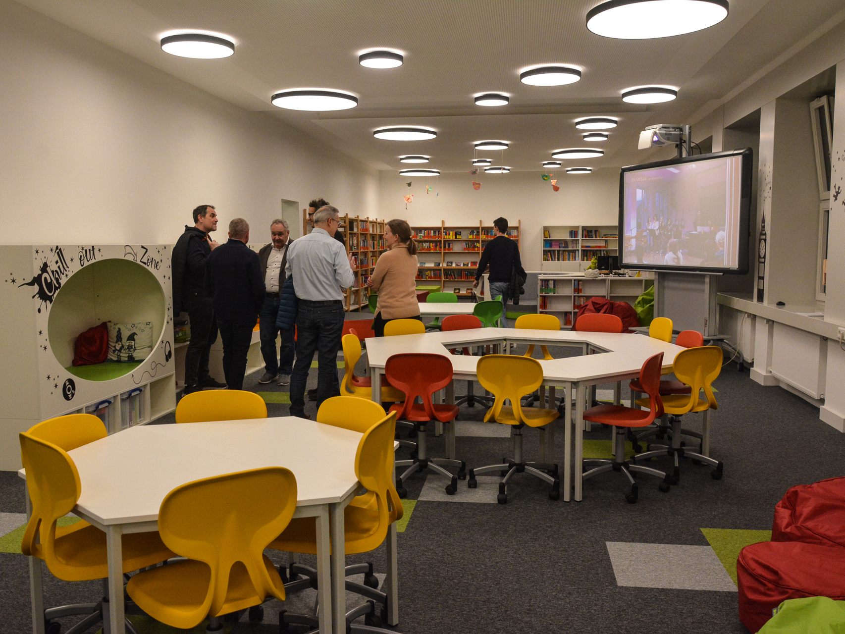 In der Mittelschule Kirchdorf gibt es ab sofort eine Lernlandschaft, die optimale Bedingungen für die Schüler bietet. In der Mittelschule Kirchdorf gibt es ab sofort eine Lernlandschaft, die optimale Bedingungen für die Schüler bietet.