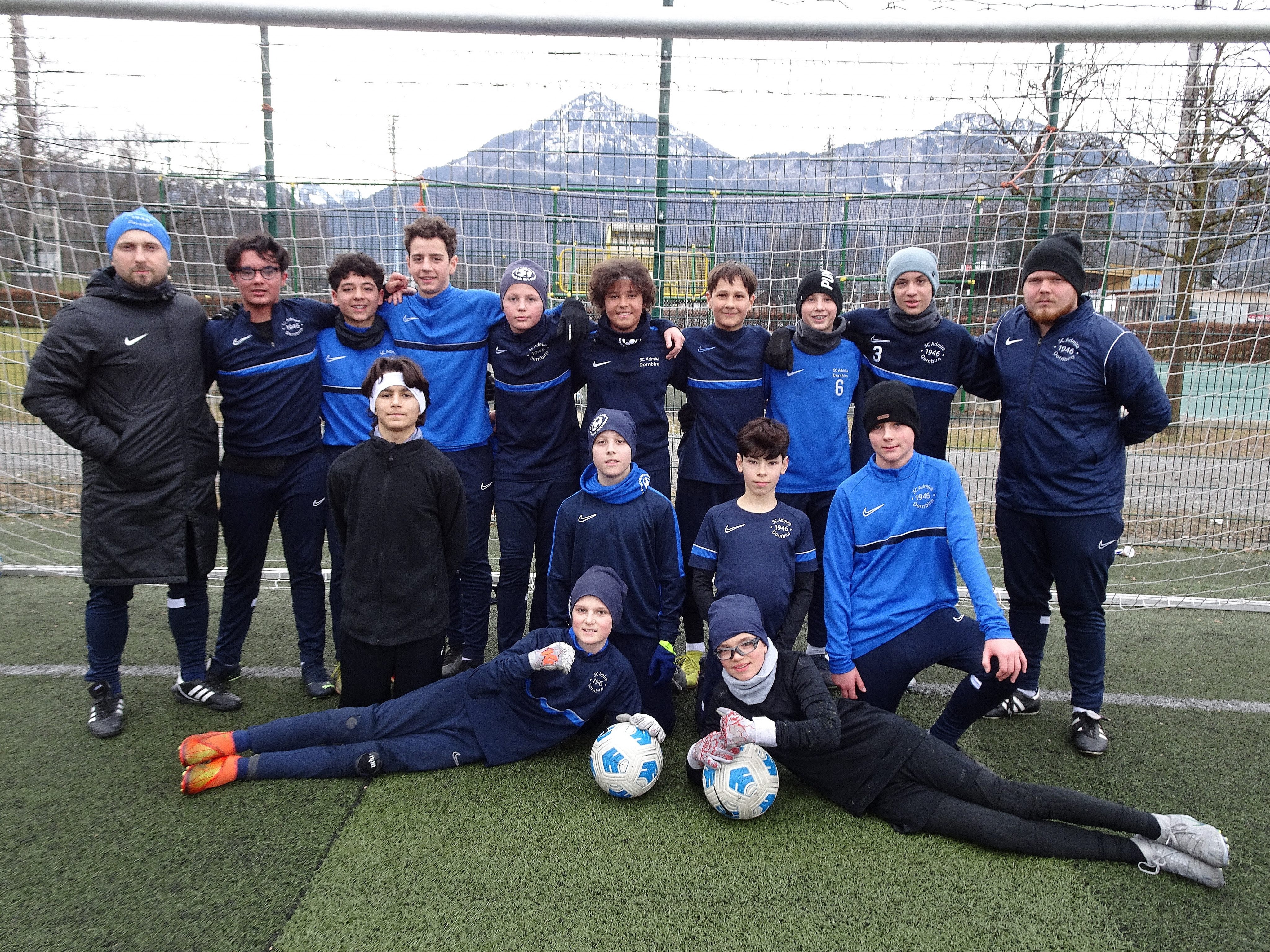 Die U14-Spieler des SC Admira Dornbirn erlebten mit ihren Trainern Tomas Gasovic und Lukas Ozvatic ein intensives Trainingslager im Olympiazentrum. Die U14-Spieler des SC Admira Dornbirn erlebten mit ihren Trainern Tomas Gasovic und Lukas Ozvatic ein intensives Trainingslager im Olympiazentrum.