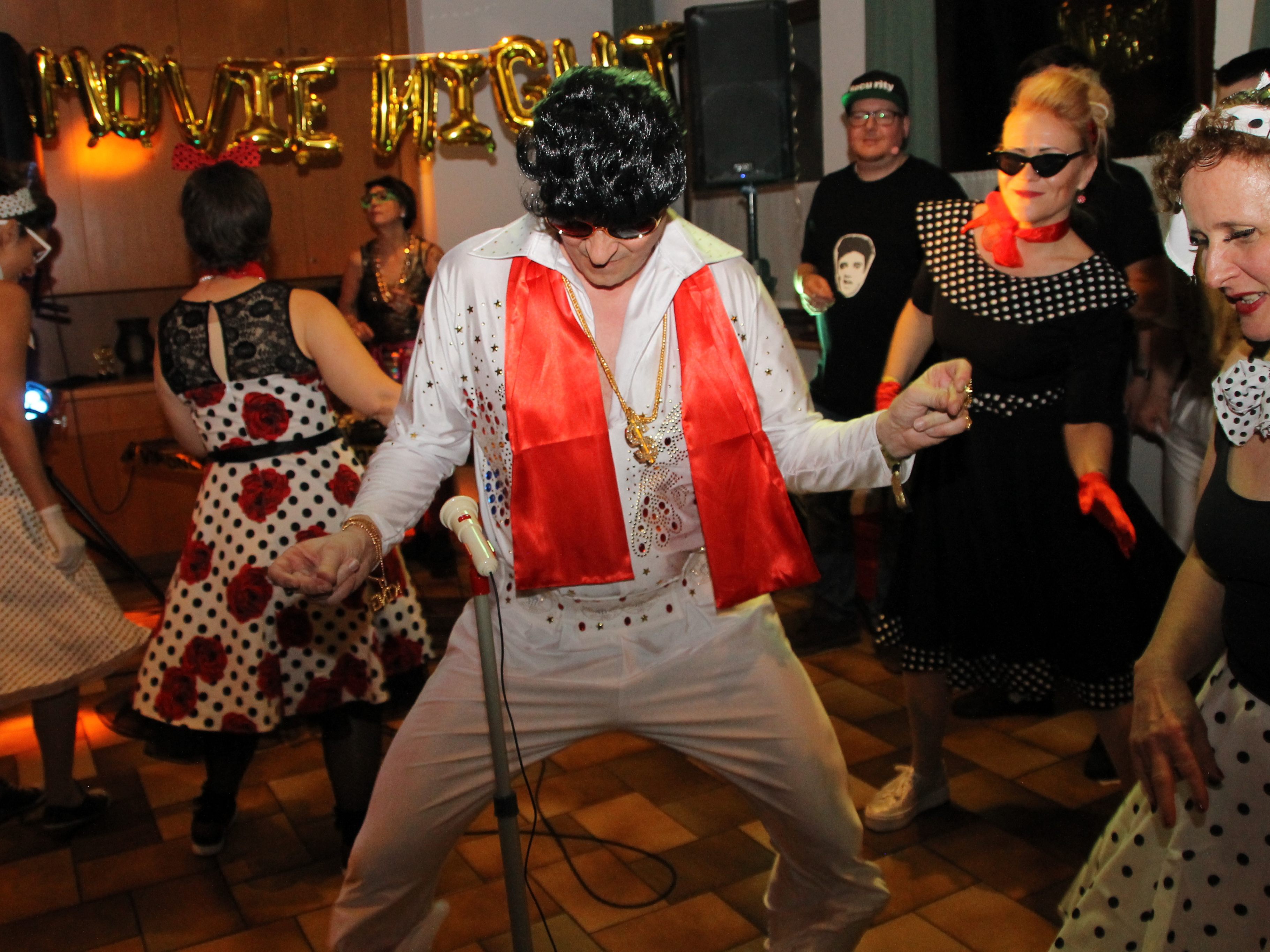 Wolfgang Purtscher als waschechter Elvis herausgeputzt. Wolfgang Purtscher als waschechter Elvis herausgeputzt.