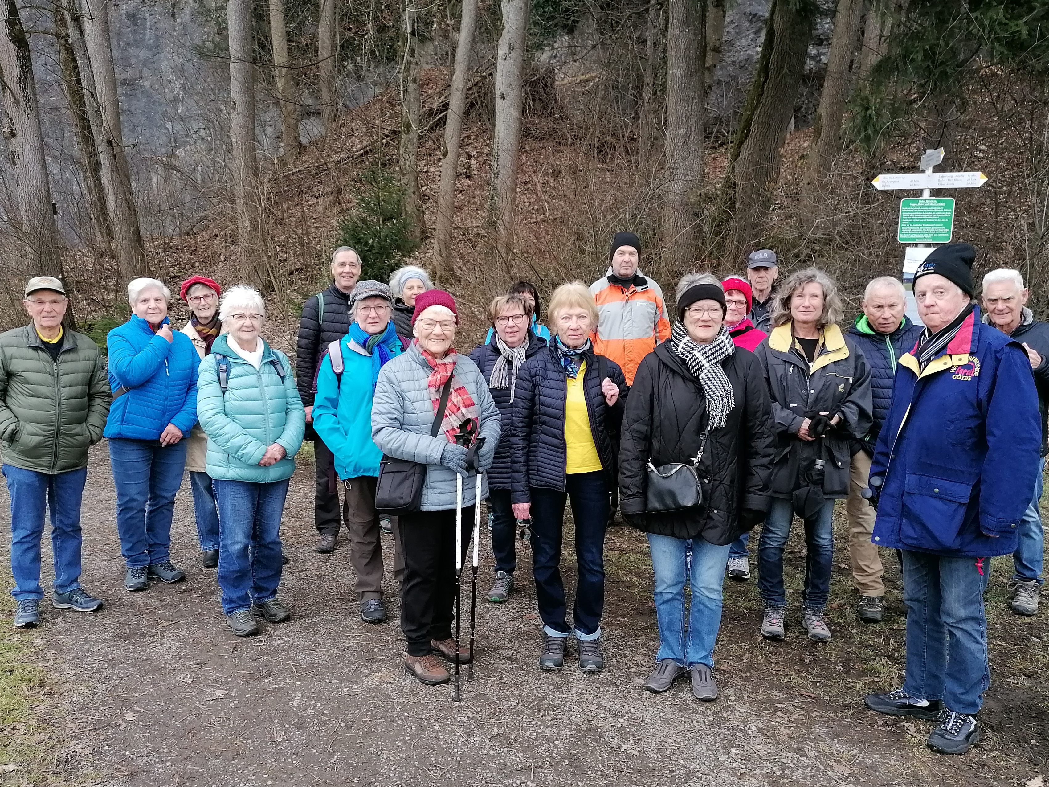 Die Wanderfreunde bei der Schneeglöcklewanderung Die Wanderfreunde bei der Schneeglöcklewanderung