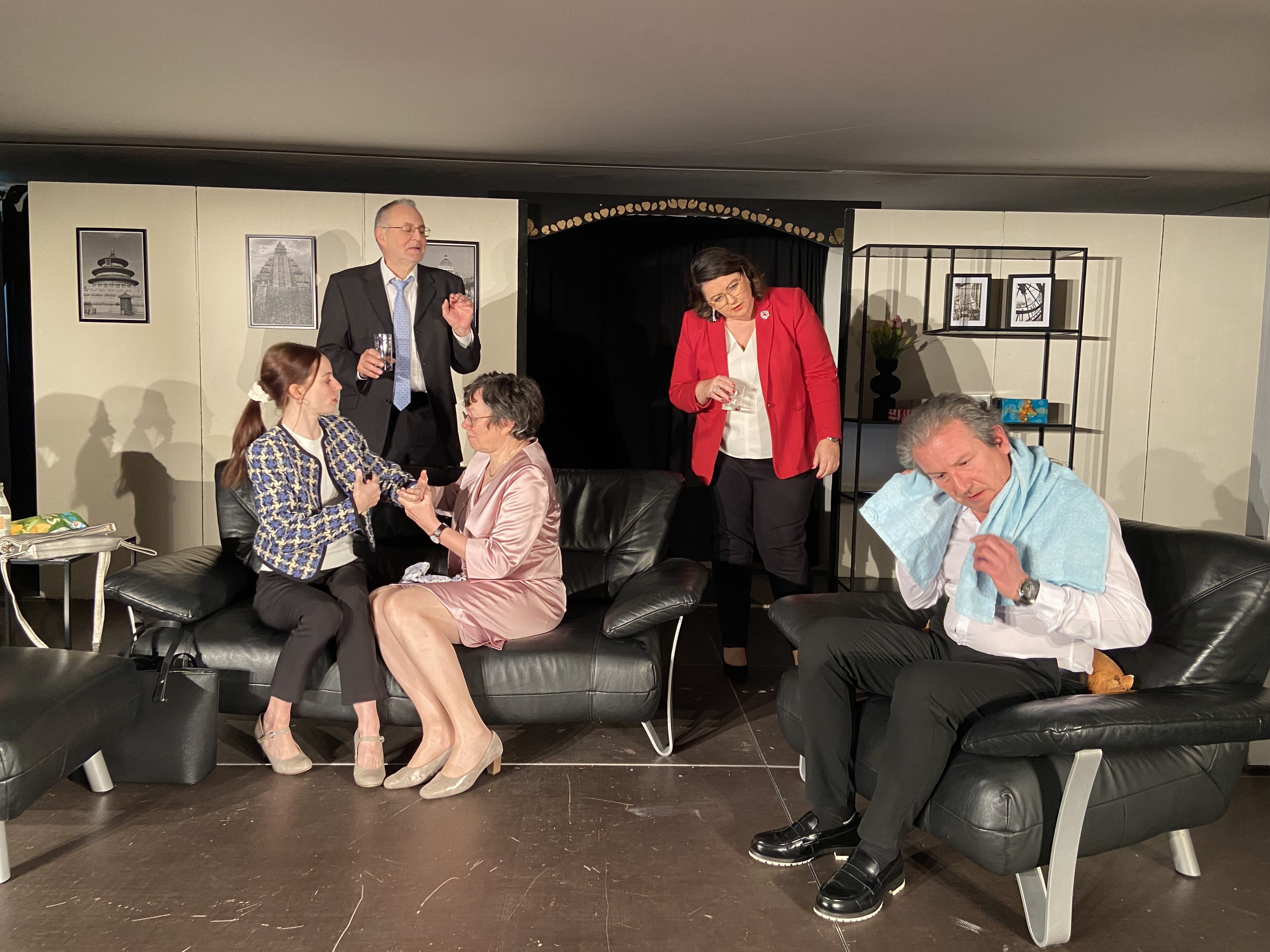 In Mäder feiert das Stück "Gerüchte, Gerüchte" am Wochenende Premiere