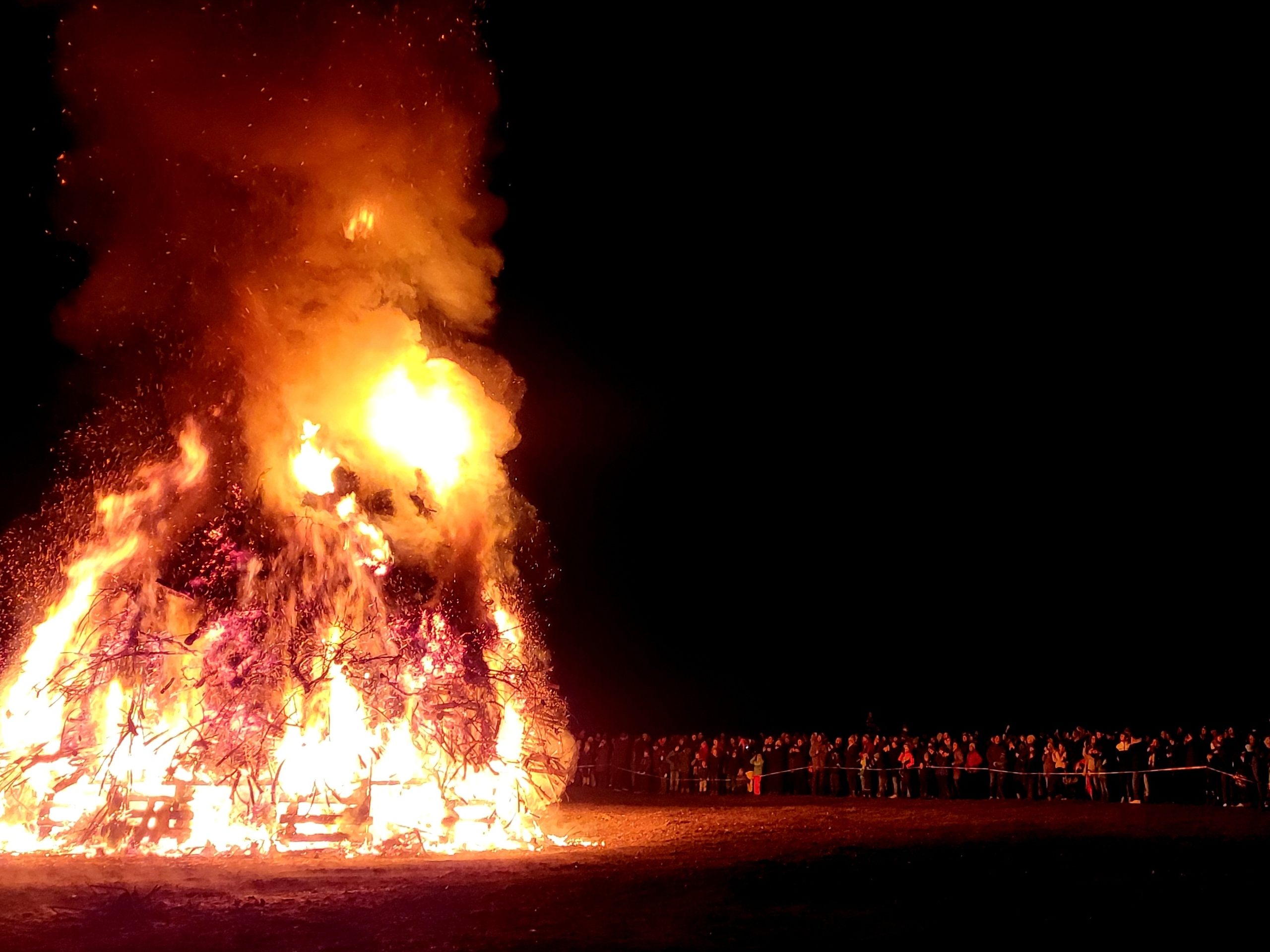 Die Bäumler Faschings- und Funkenzunft sorgte auch in diesem Jahr für ein stimmungsvollen Funkenerlebnis, mit zwei prächtigen Funken samt Feuerwerk, Funka-Wurscht und den speziellen Bömmler Funka-Küchle.