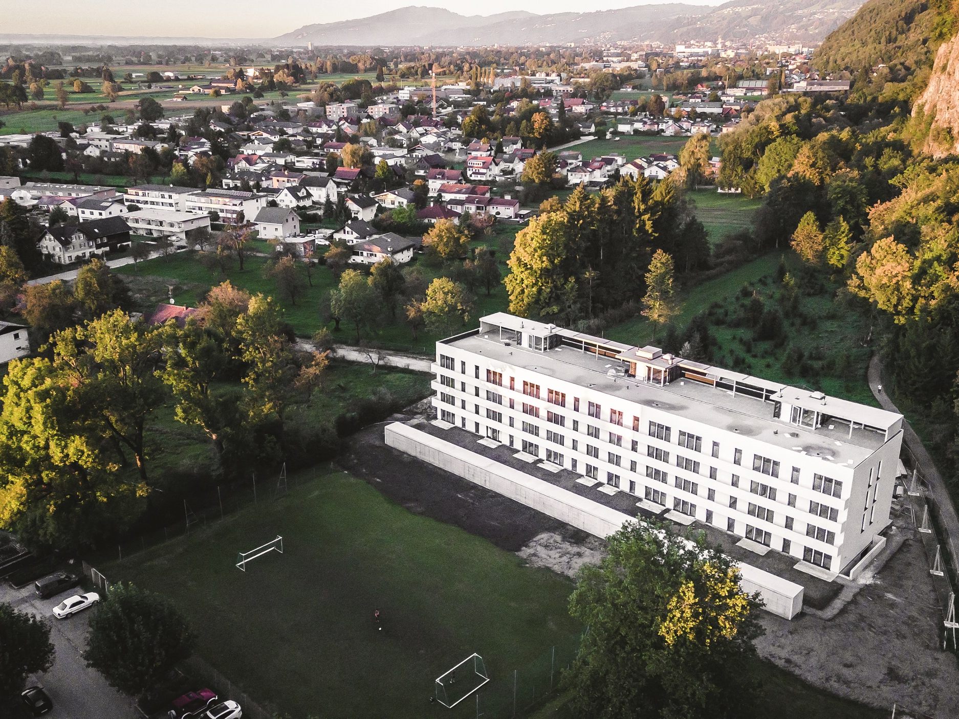 RIVA home hat in Hohenems mit insgesamt 40 Wohnungen das bisher größte Mehrfamilienhaus in der 10-jährigen Firmengeschichte fertiggestellt.