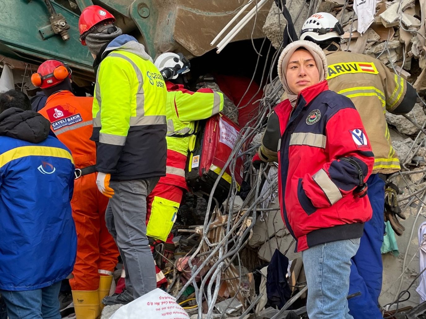 Rettungsarbeiten an dem eingestürzten achtstöckigen Gebäude in Kahramanmaras. Rettungsarbeiten an dem eingestürzten achtstöckigen Gebäude in Kahramanmaras.